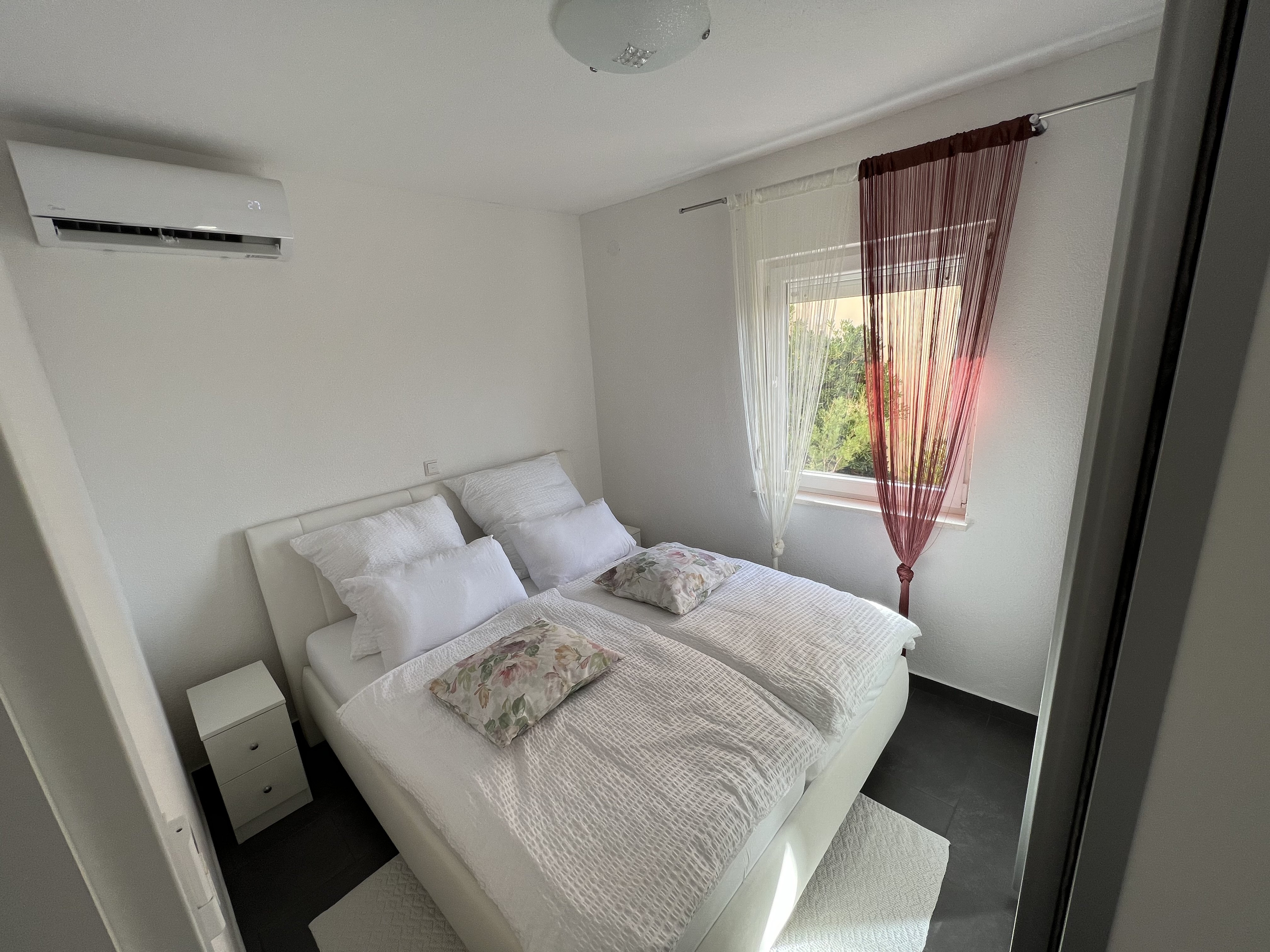 One bedroom apartment with terrace and sea view Pag  A-b