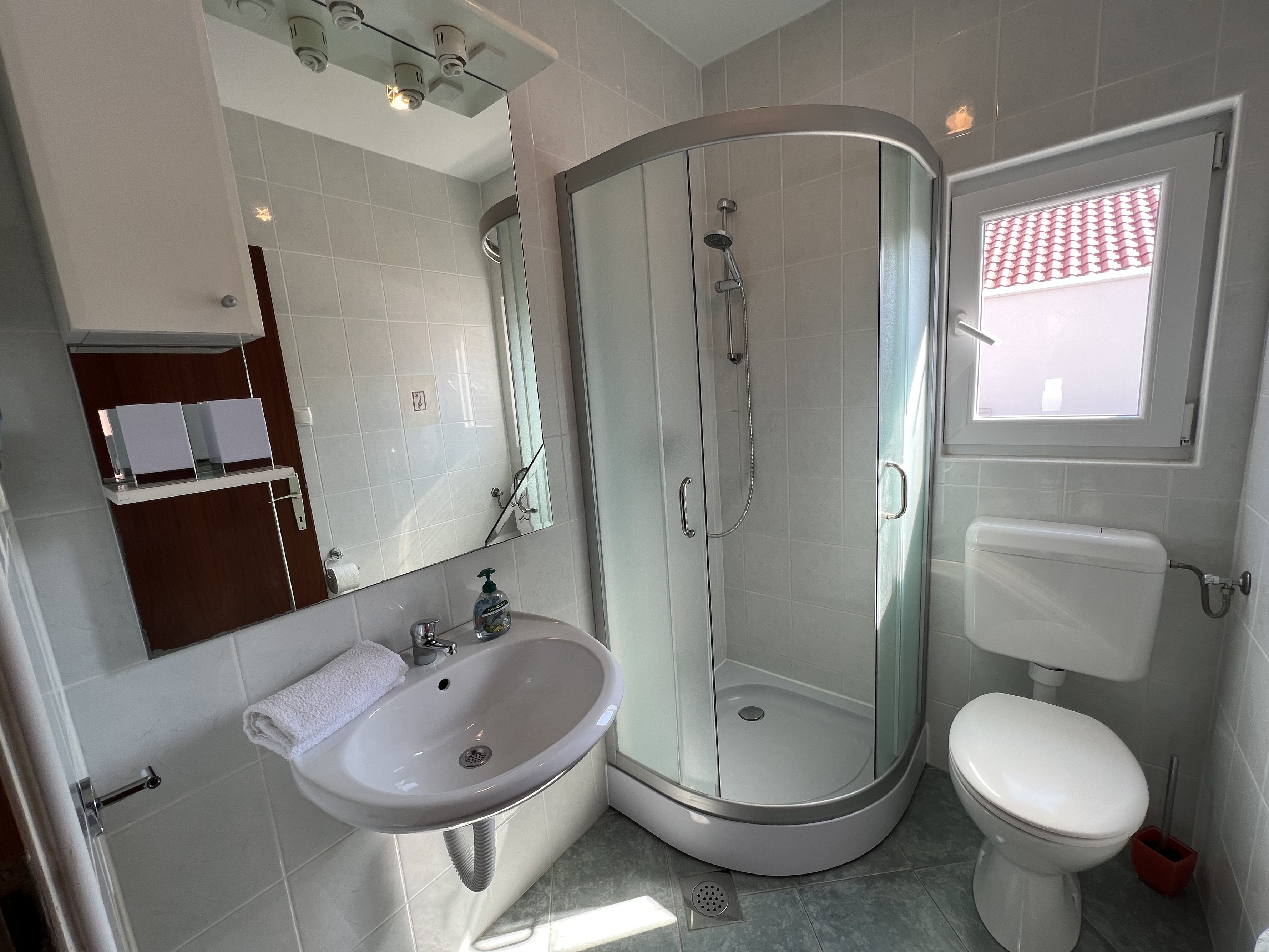 Three bedroom house with terrace and sea view Šimuni, Pag  K