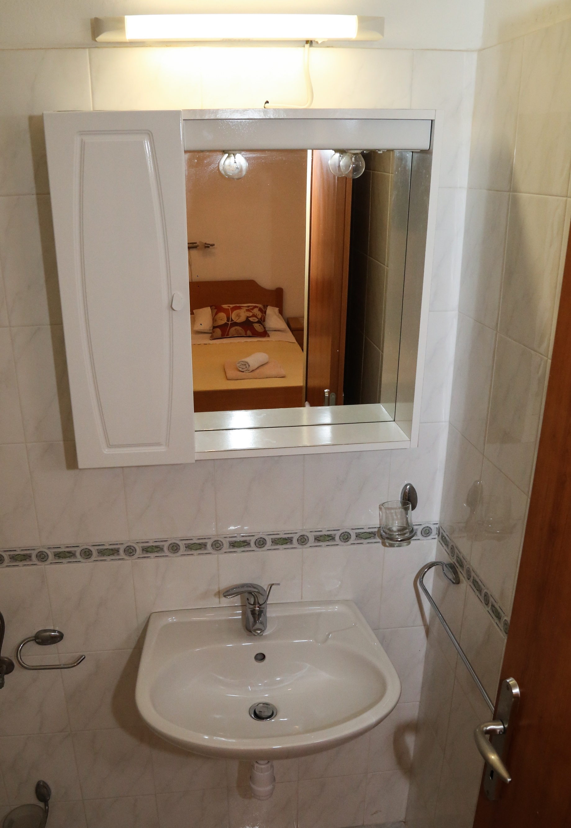 Studio flat with balcony and sea view Milna, Hvar  AS-b