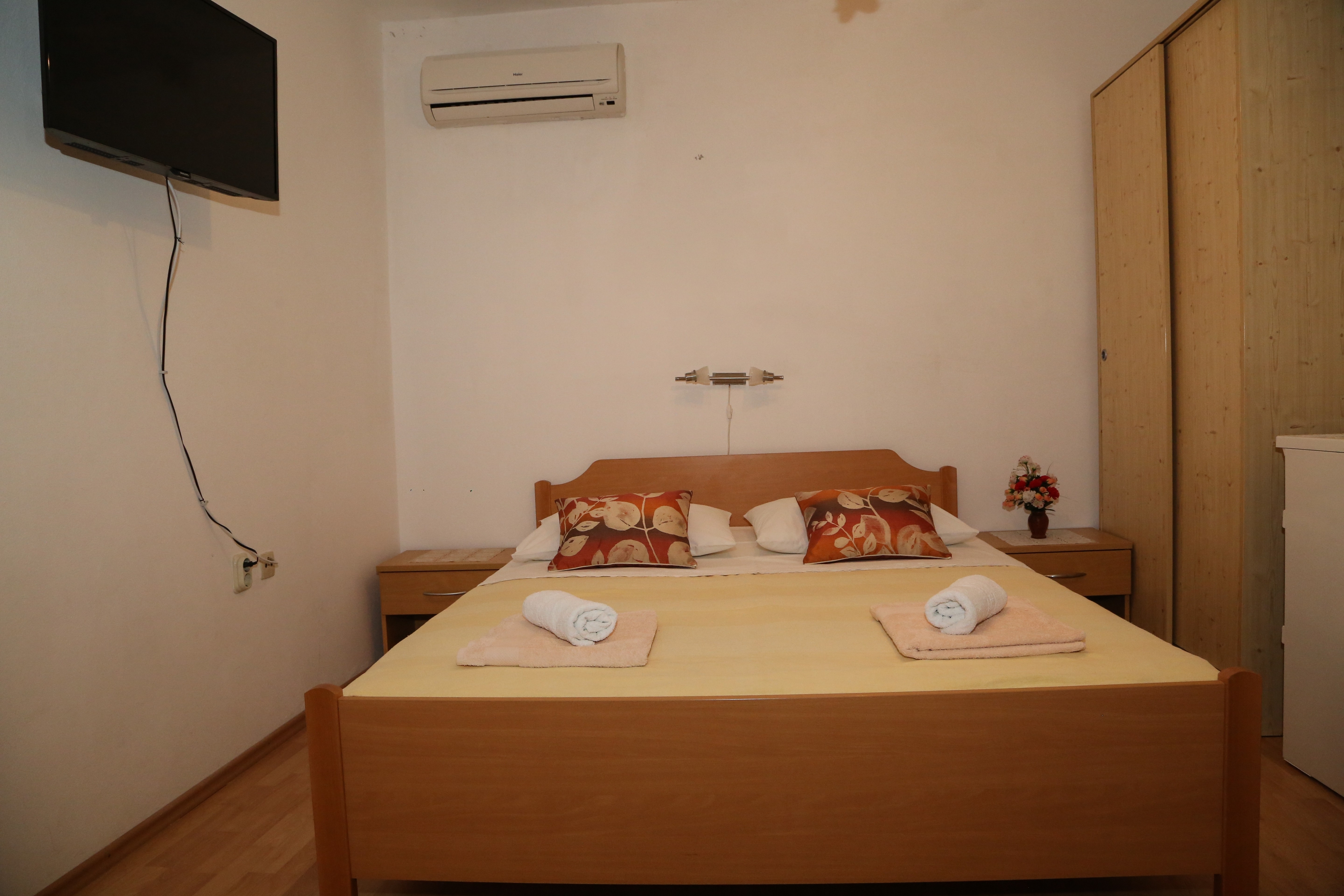 Studio flat with balcony and sea view Milna, Hvar  AS-b