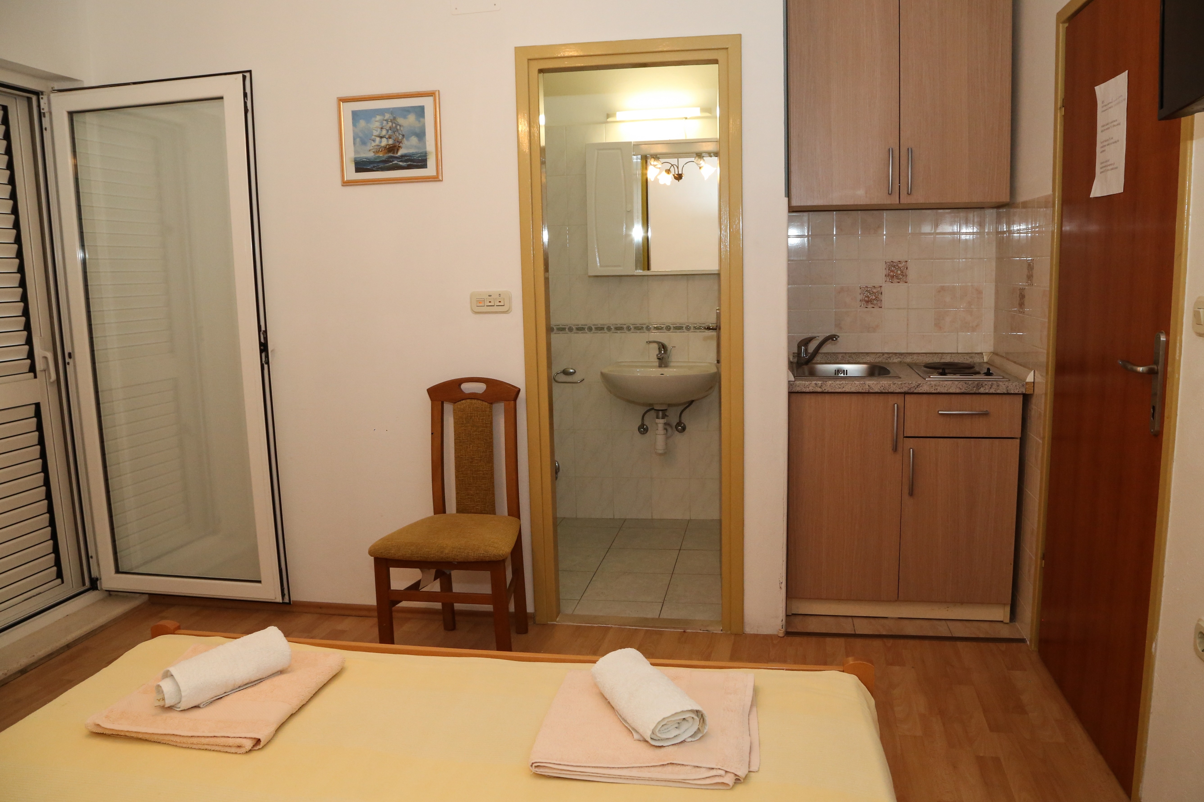 Studio flat with balcony and sea view Milna, Hvar  AS-b