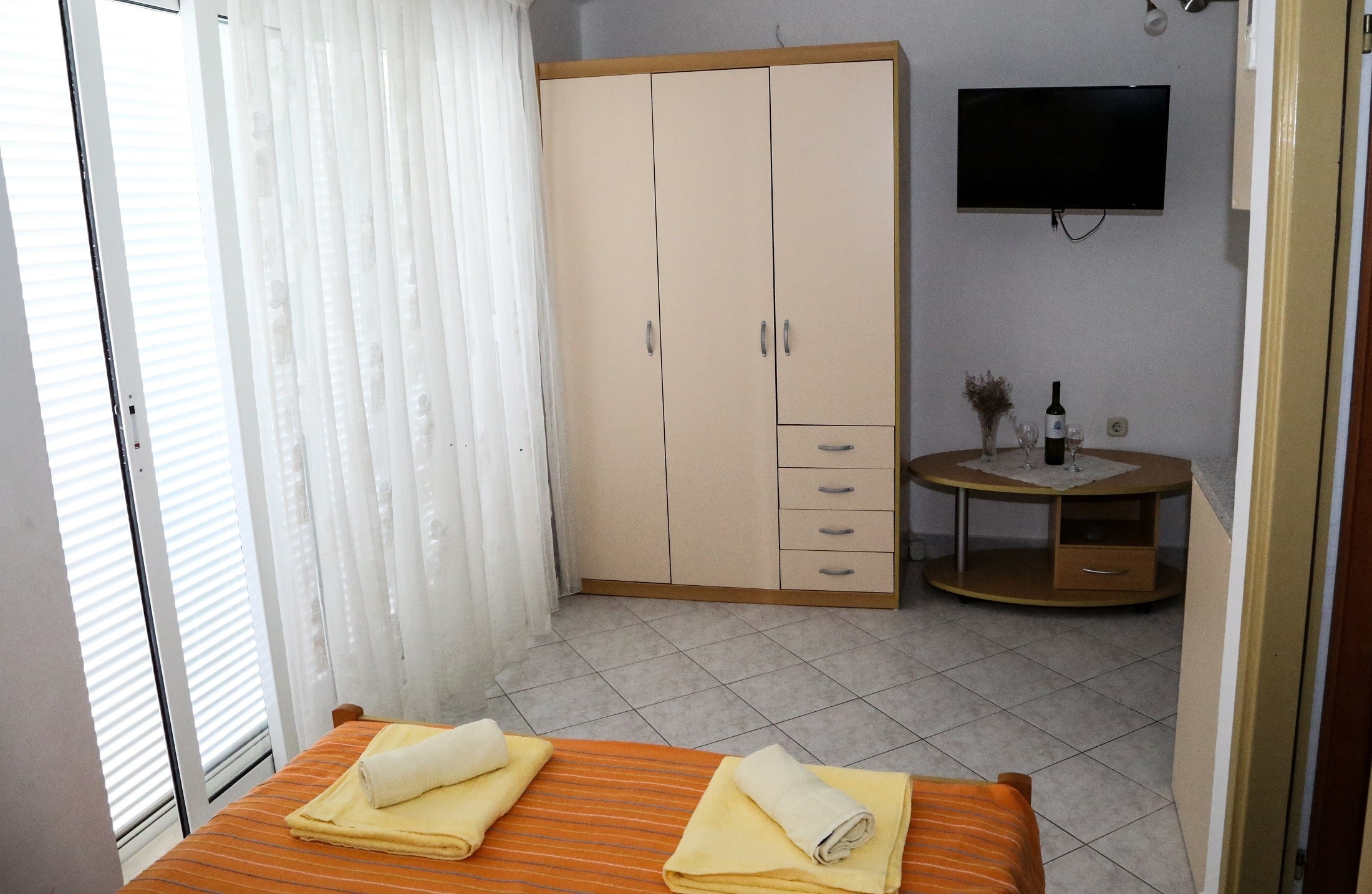 Studio flat with balcony and sea view Milna, Hvar  AS-c