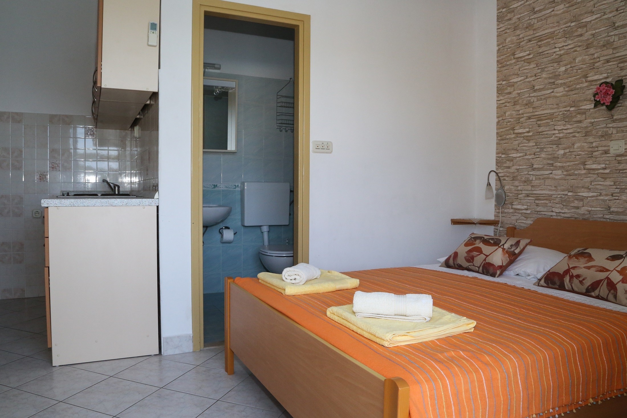 Studio flat with balcony and sea view Milna, Hvar  AS-c