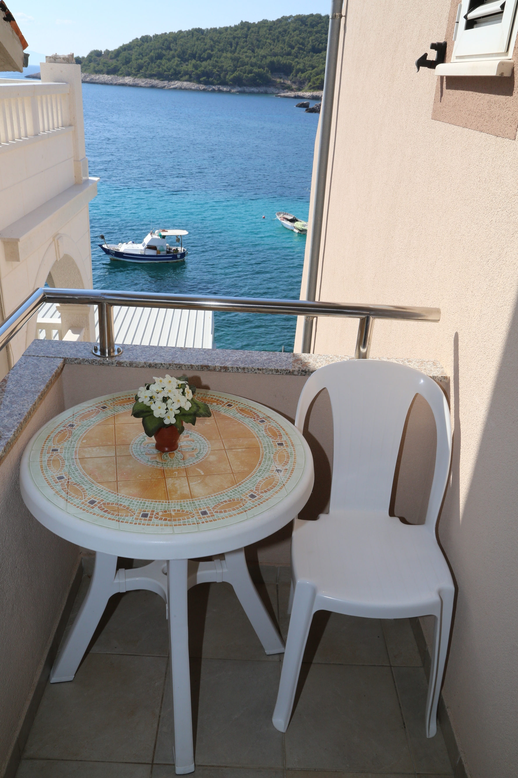Studio flat with balcony and sea view Milna, Hvar  AS-d