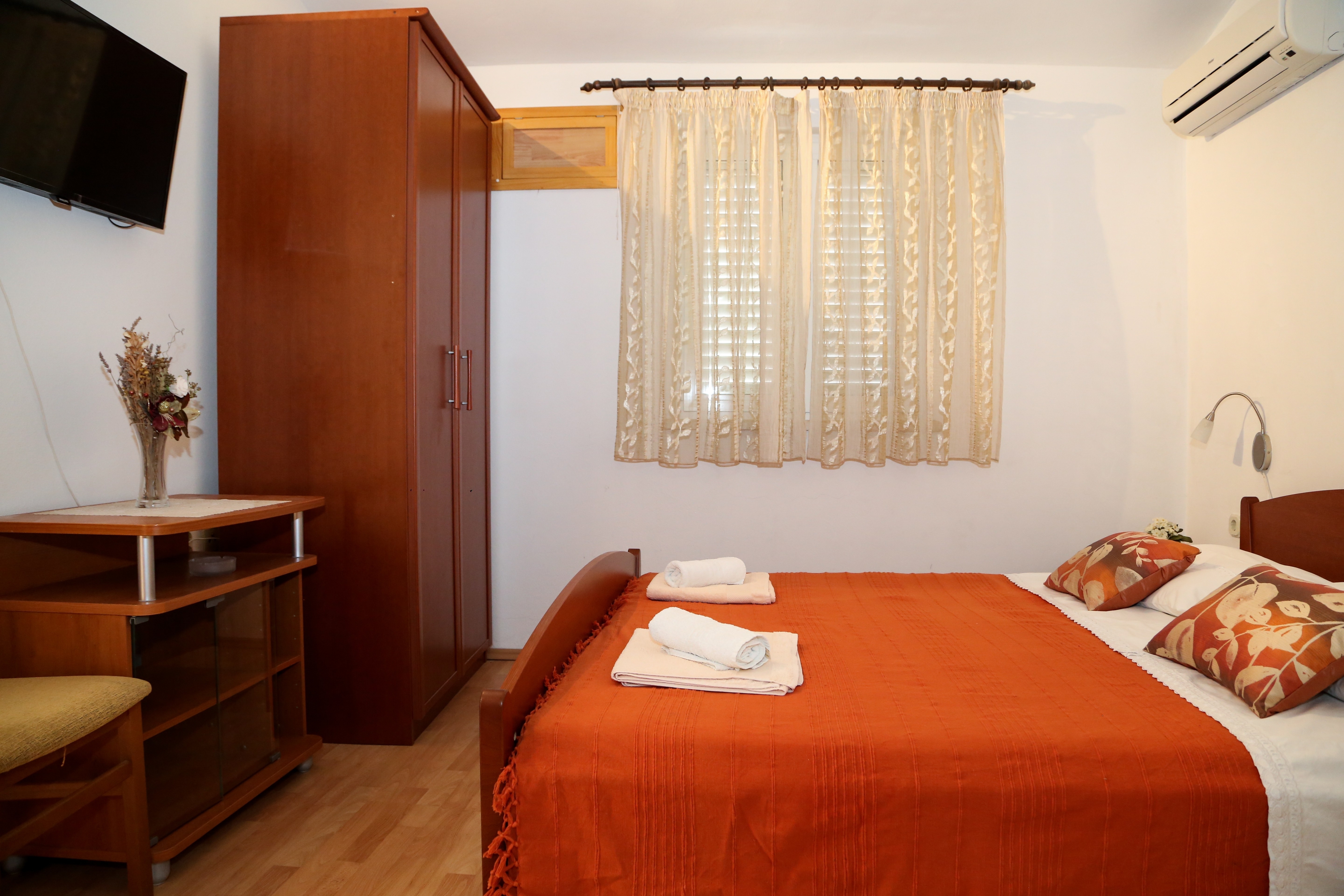Studio flat with balcony and sea view Milna, Hvar  AS-d