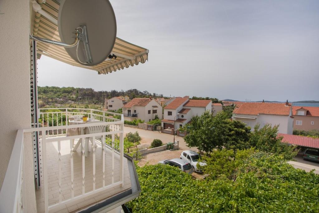 Two bedroom apartment with balcony and sea view Brodarica, Šibenik  A-a