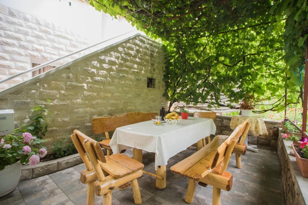 Two bedroom apartment with balcony and sea view Brodarica, Šibenik (A-22625-a) Two bedroom apartment with balcony and sea view Brodarica, Šibenik (A-22625-a)