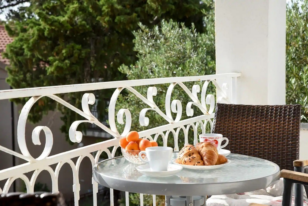 One bedroom apartment with balcony and sea view Stari Grad (Hvar) (A-22629-c) One bedroom apartment with balcony and sea view Stari Grad (Hvar) (A-22629-c)