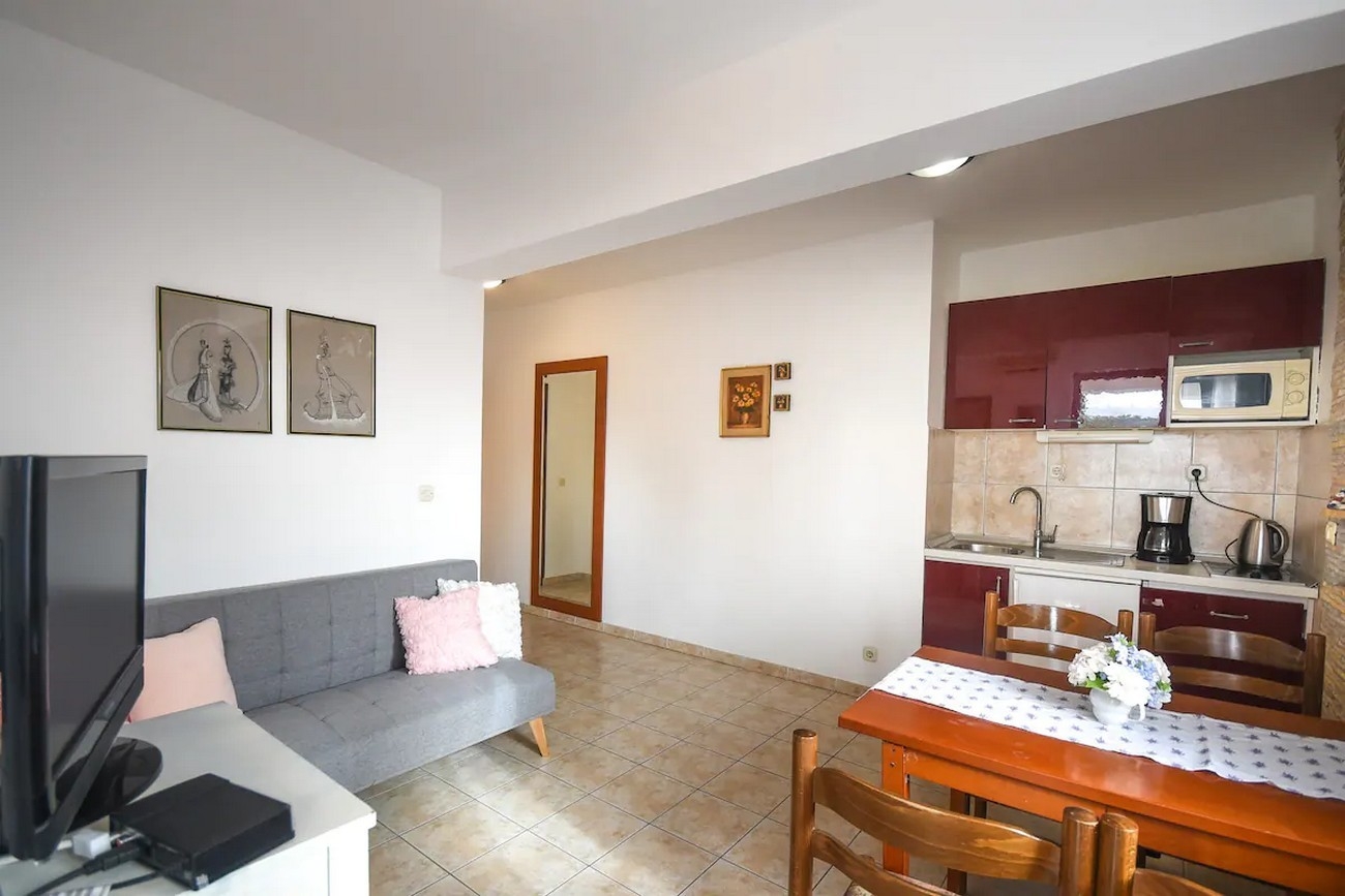 One bedroom apartment with balcony and sea view Stari Grad (Hvar) (A-22629-c) One bedroom apartment with balcony and sea view Stari Grad (Hvar) (A-22629-c)