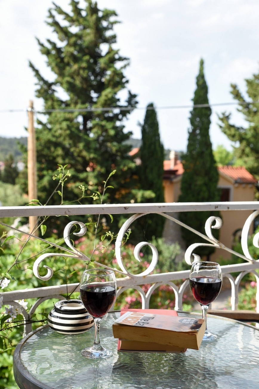 One bedroom apartment with balcony Stari Grad, Hvar  A-d