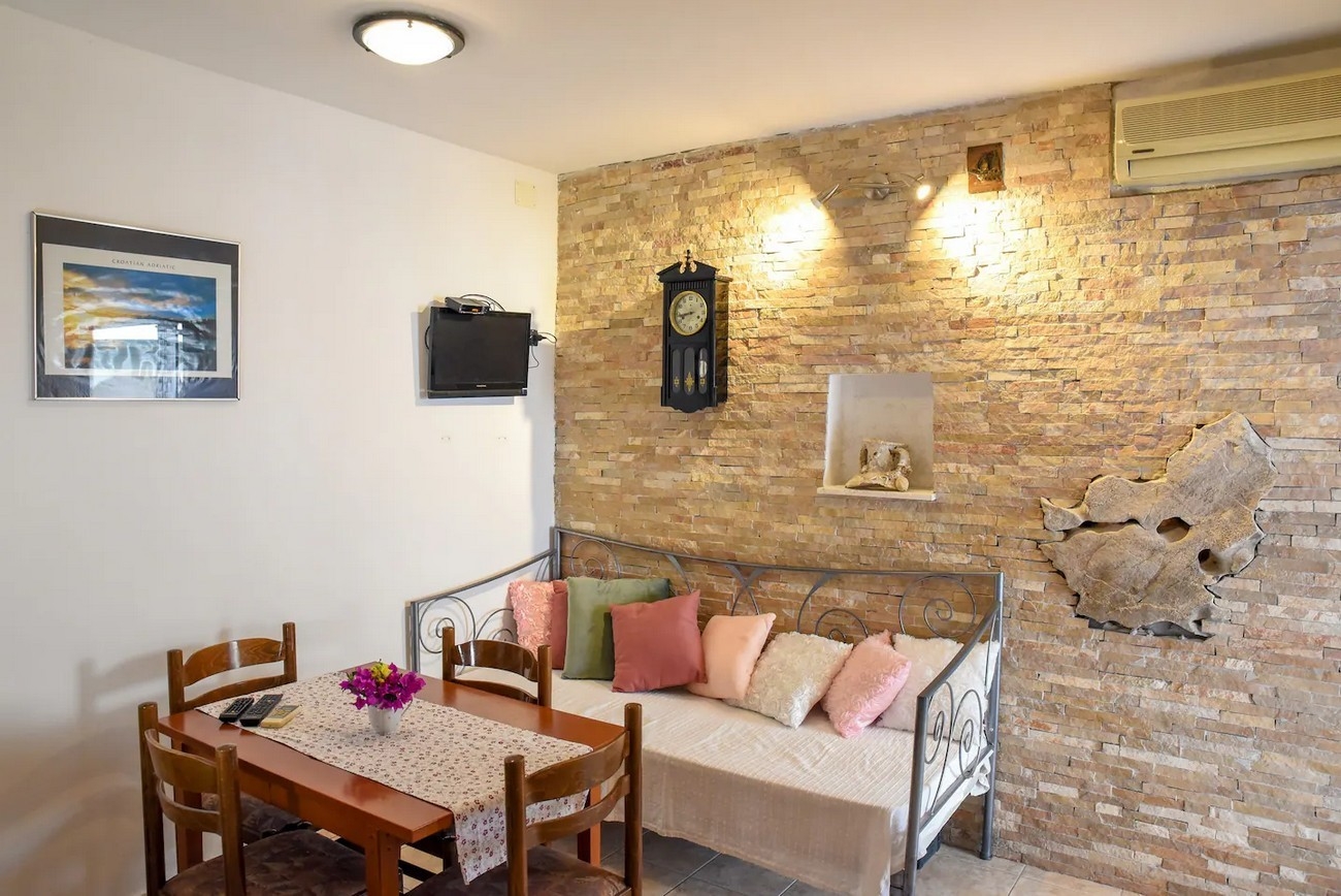 One bedroom apartment with balcony Stari Grad, Hvar (A-22629-d) One bedroom apartment with balcony Stari Grad, Hvar (A-22629-d)