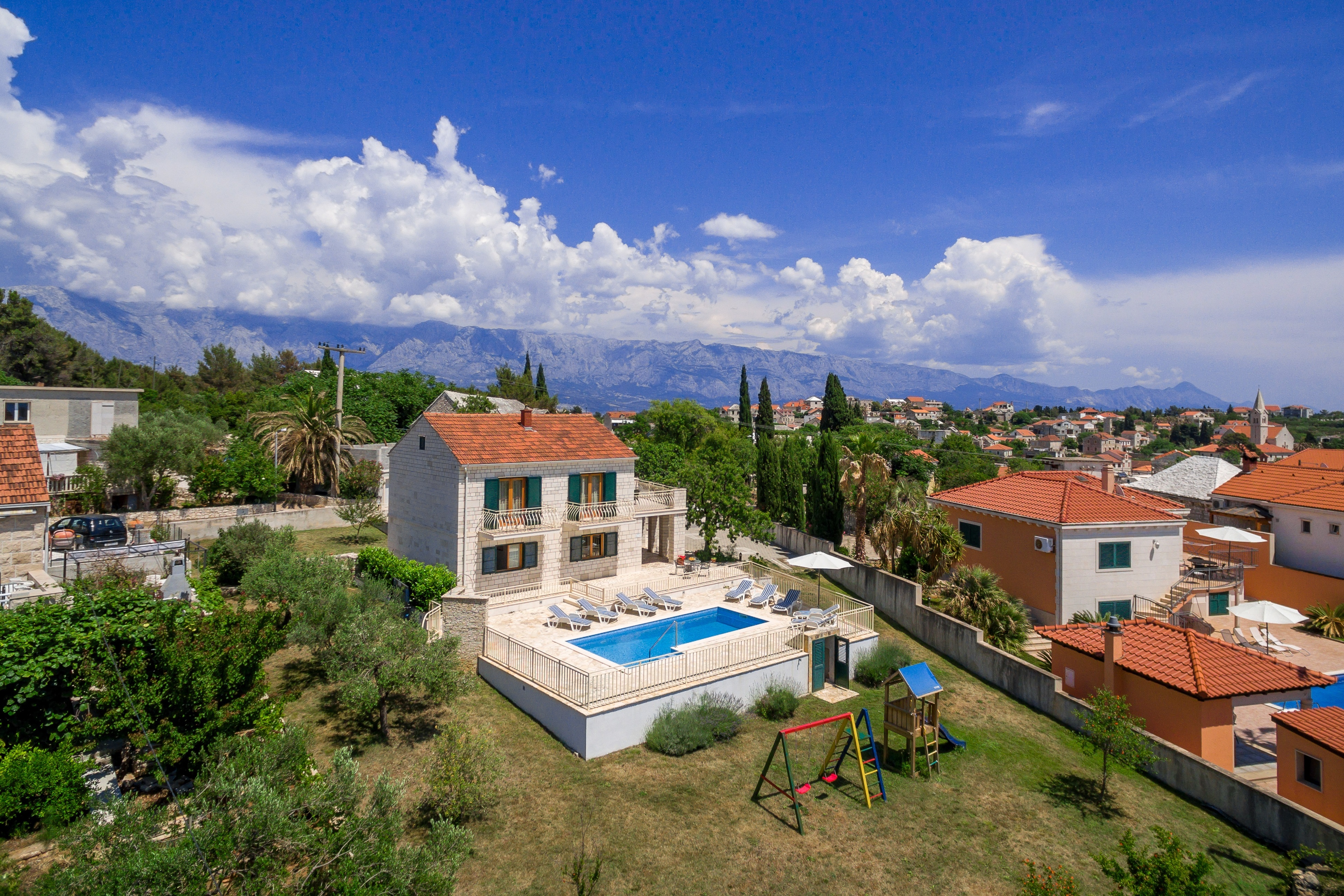 Četverosobna kuća s terasom i pogledom na more Sumartin, Brač  K