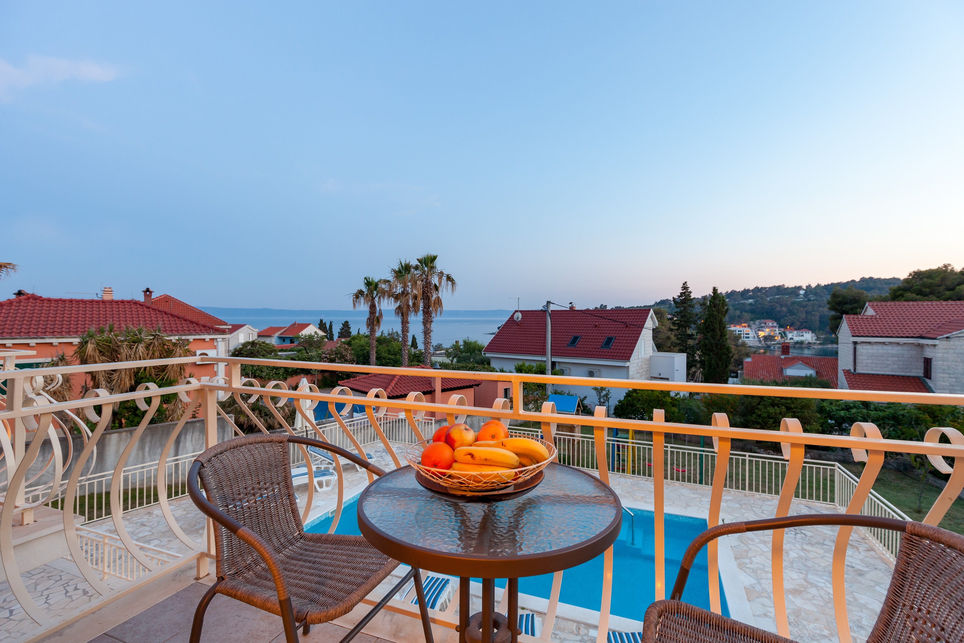 Four bedroom house with terrace and sea view Sumartin, Brač  K