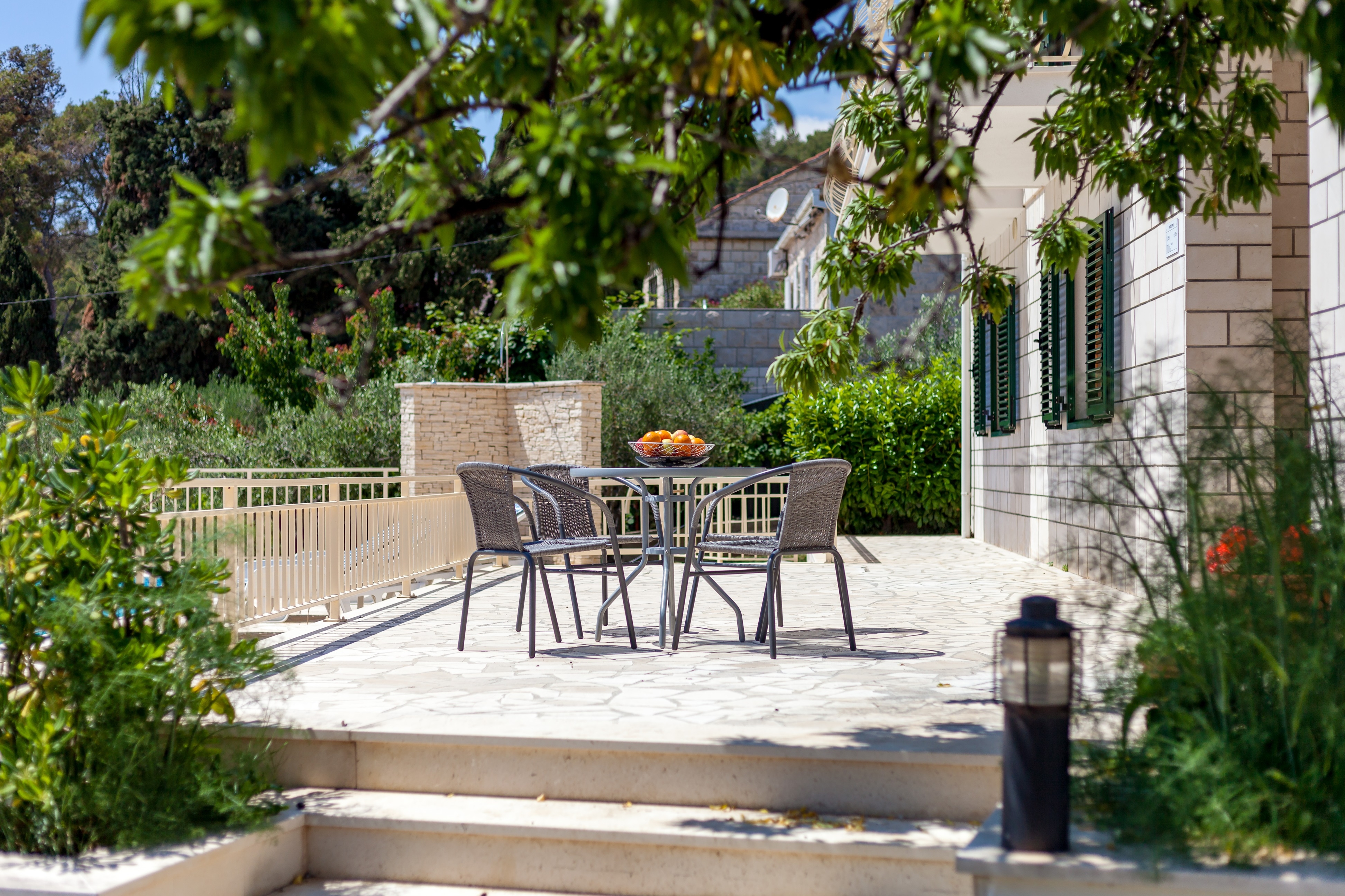 Four bedroom house with terrace and sea view Sumartin, Brač  K