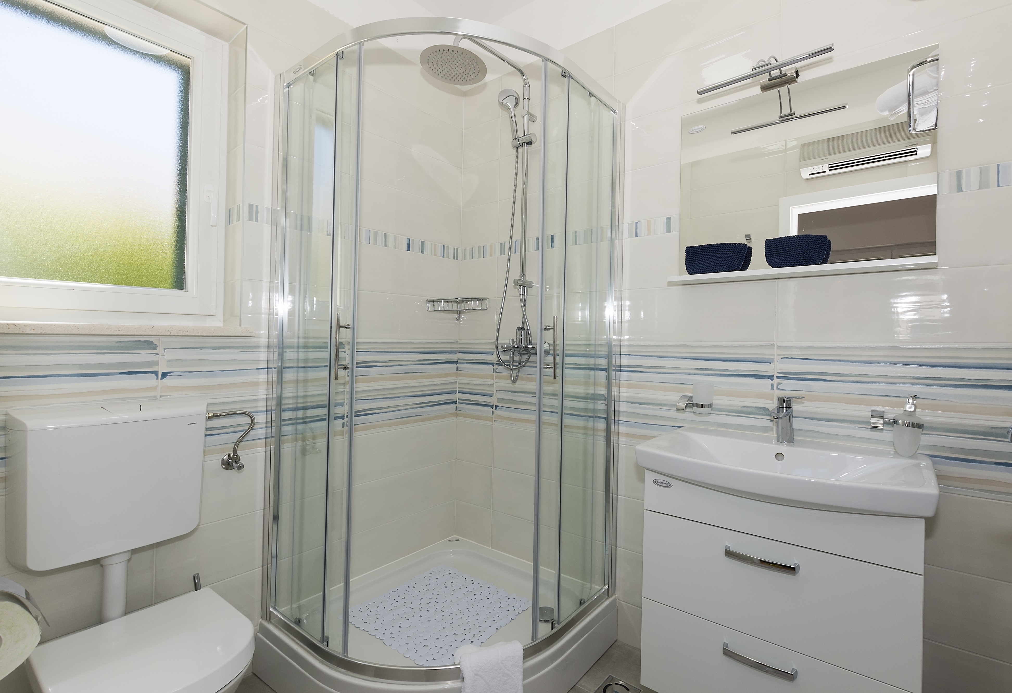 Four bedroom house with terrace Cove Makarac, Brač  K
