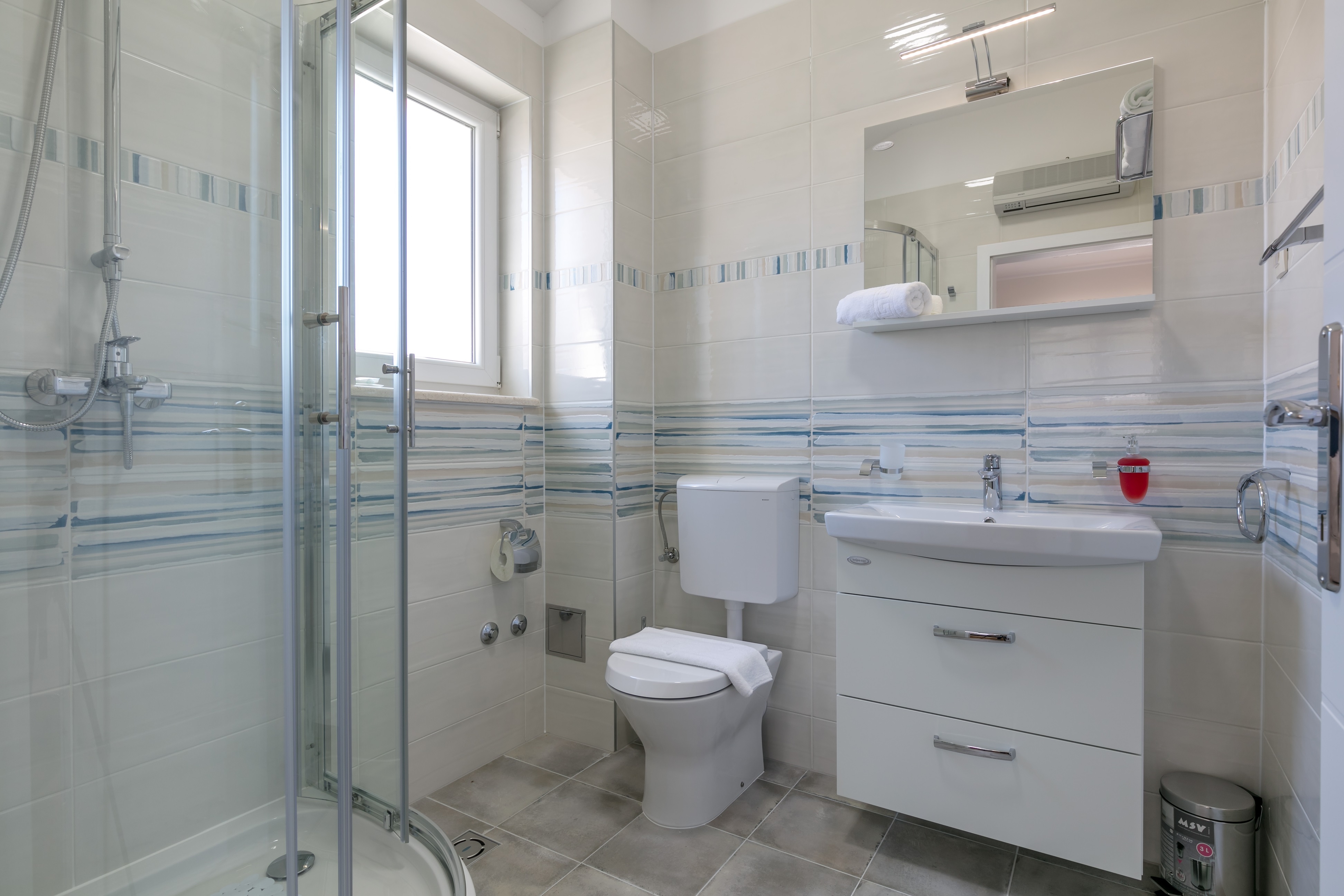 Four bedroom house with terrace Cove Makarac, Brač  K
