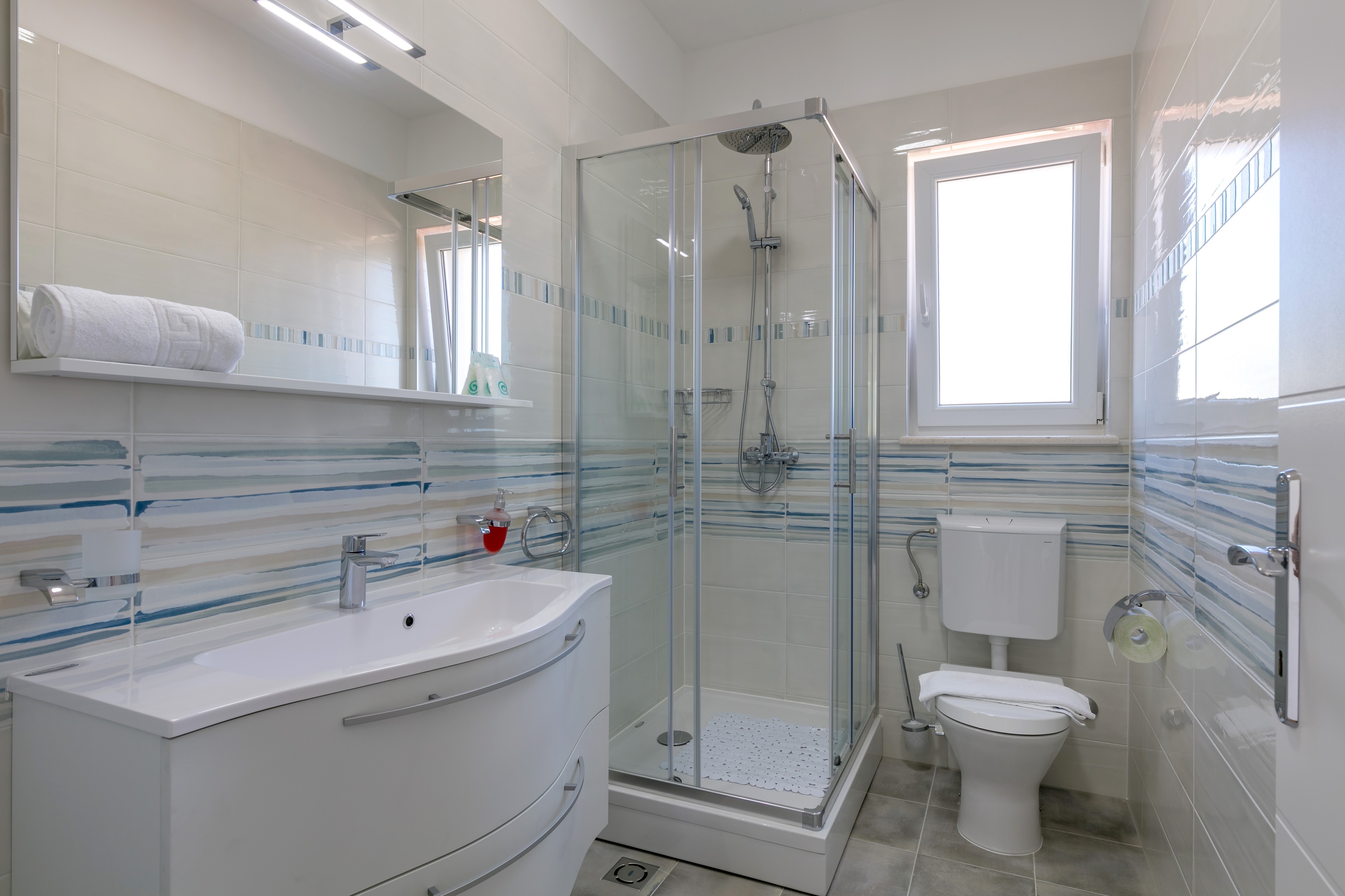 Four bedroom house with terrace Cove Makarac, Brač  K