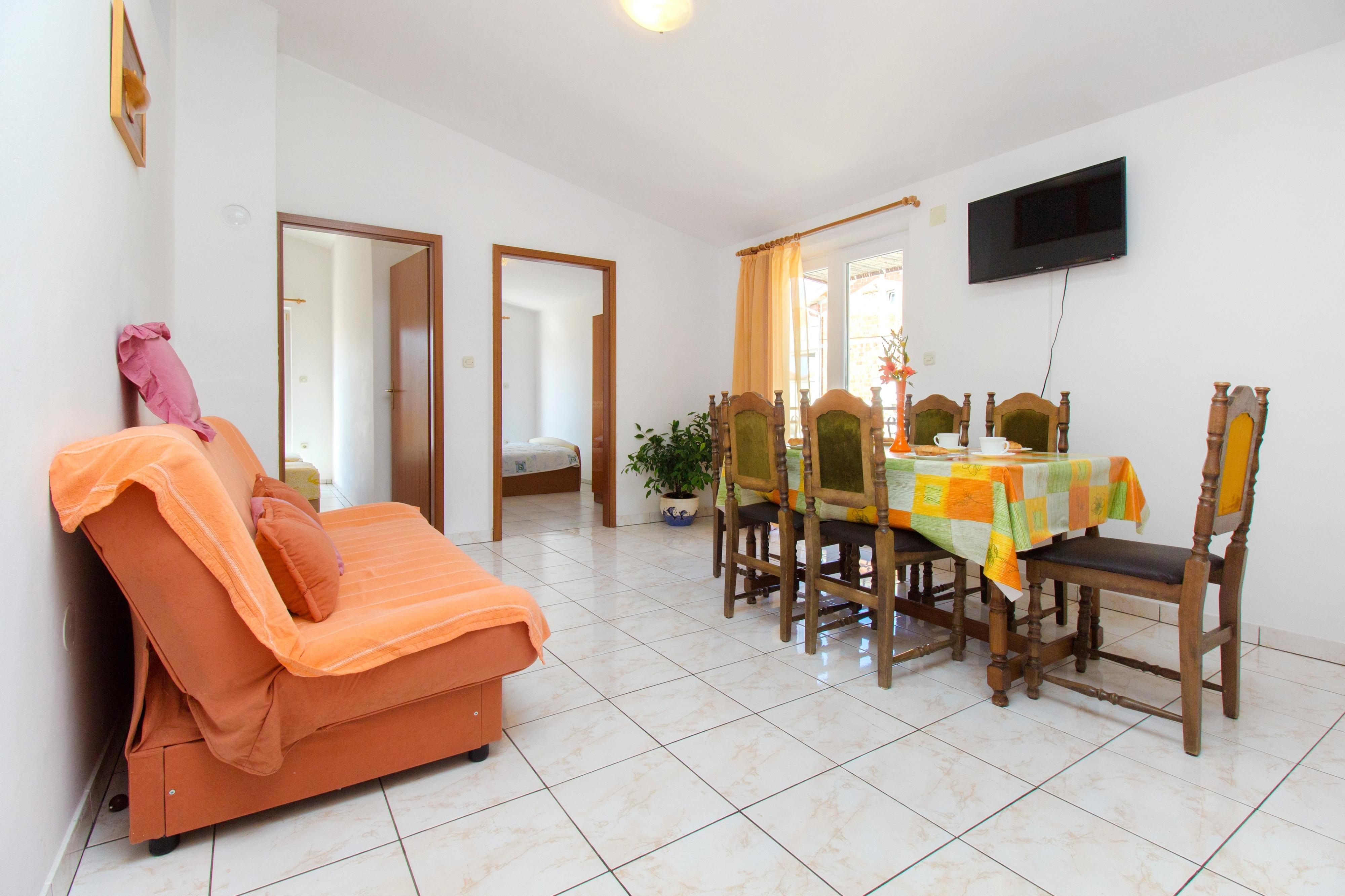 Two bedroom apartment with balcony Pirovac, Šibenik (A-22646-b)