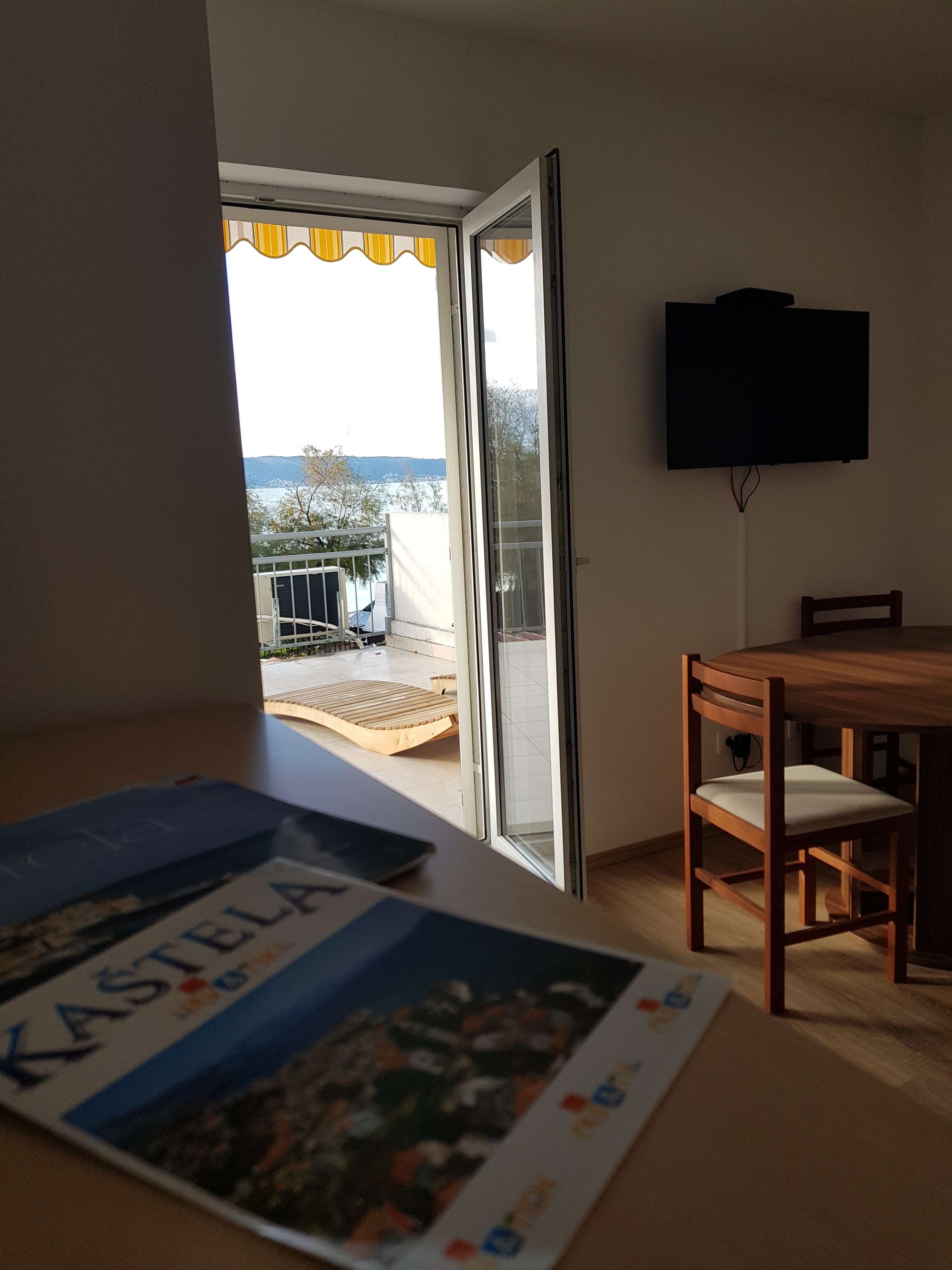 One bedroom apartment with terrace and sea view Kaštel Lukšić, Kaštela  A-b