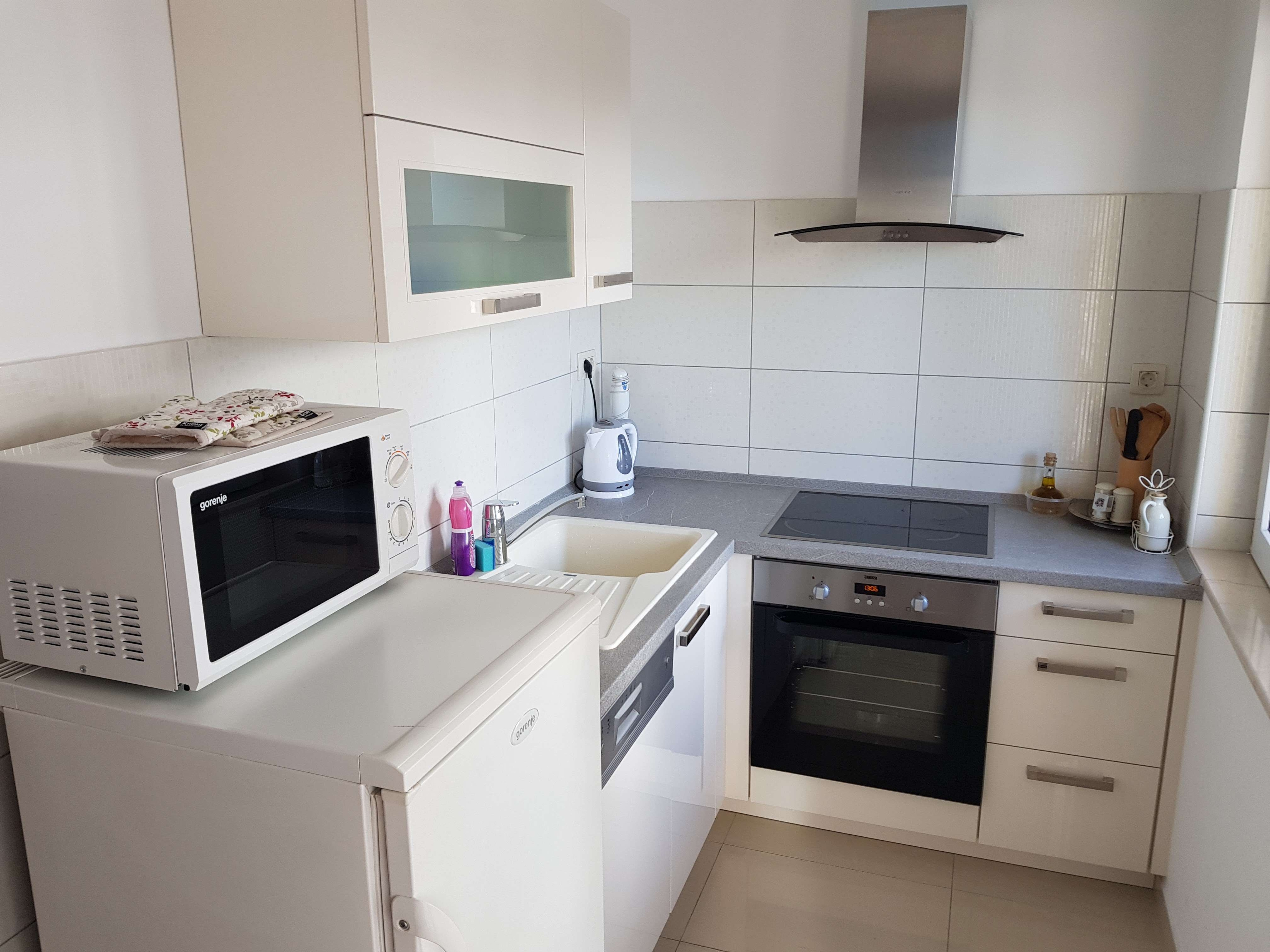 One bedroom apartment with terrace and sea view Kaštel Lukšić, Kaštela  A-b