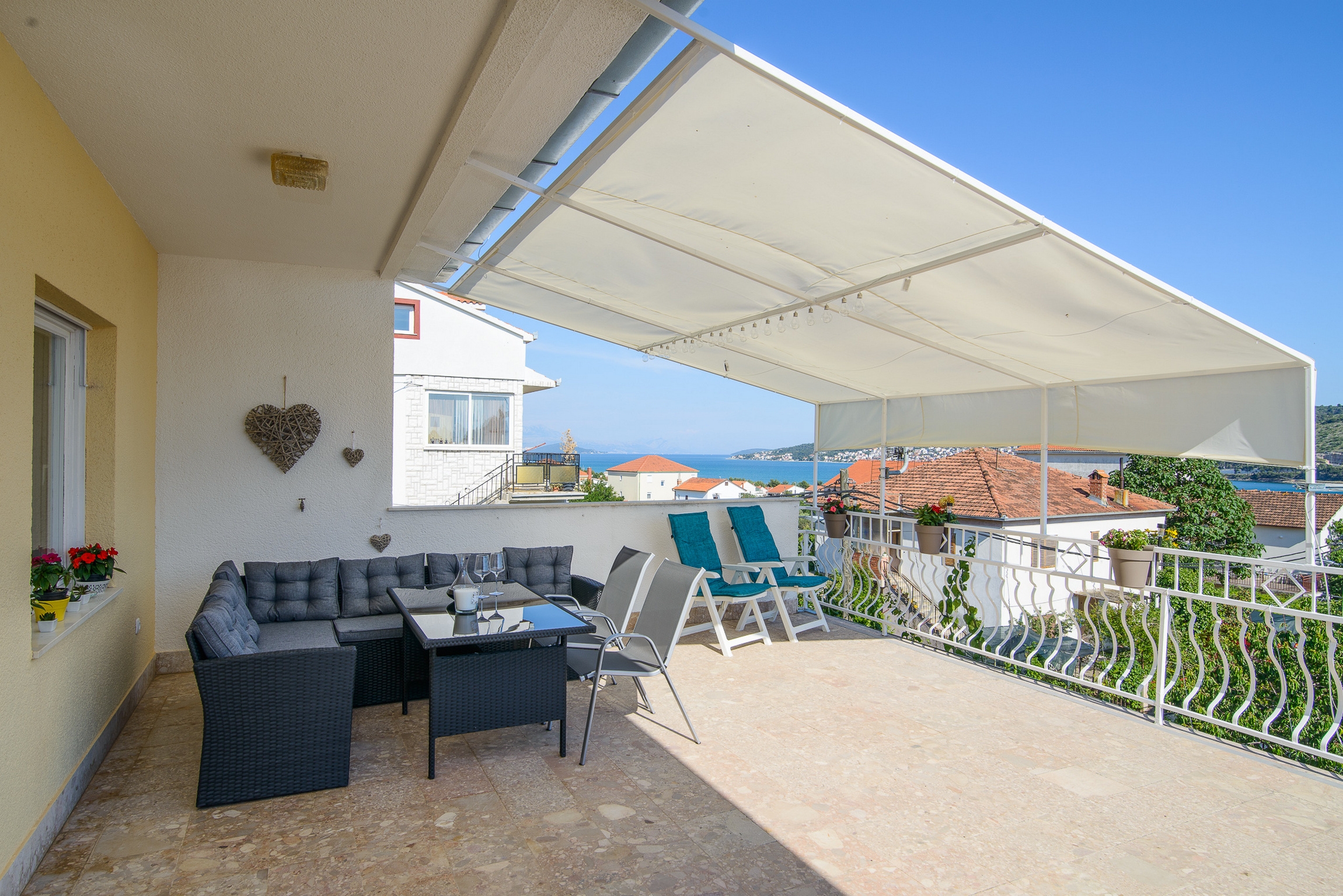 Two bedroom apartment with terrace and sea view Trogir  A-a