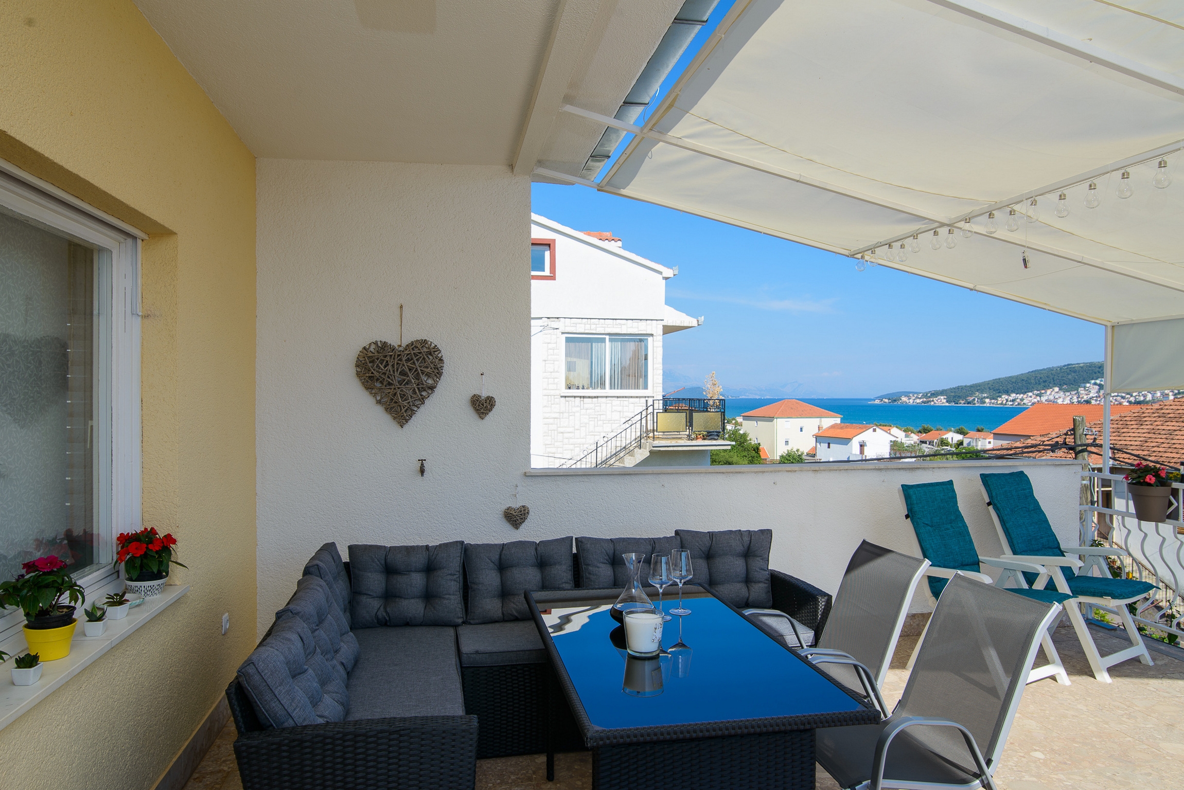 Two bedroom apartment with terrace and sea view Trogir  A-a