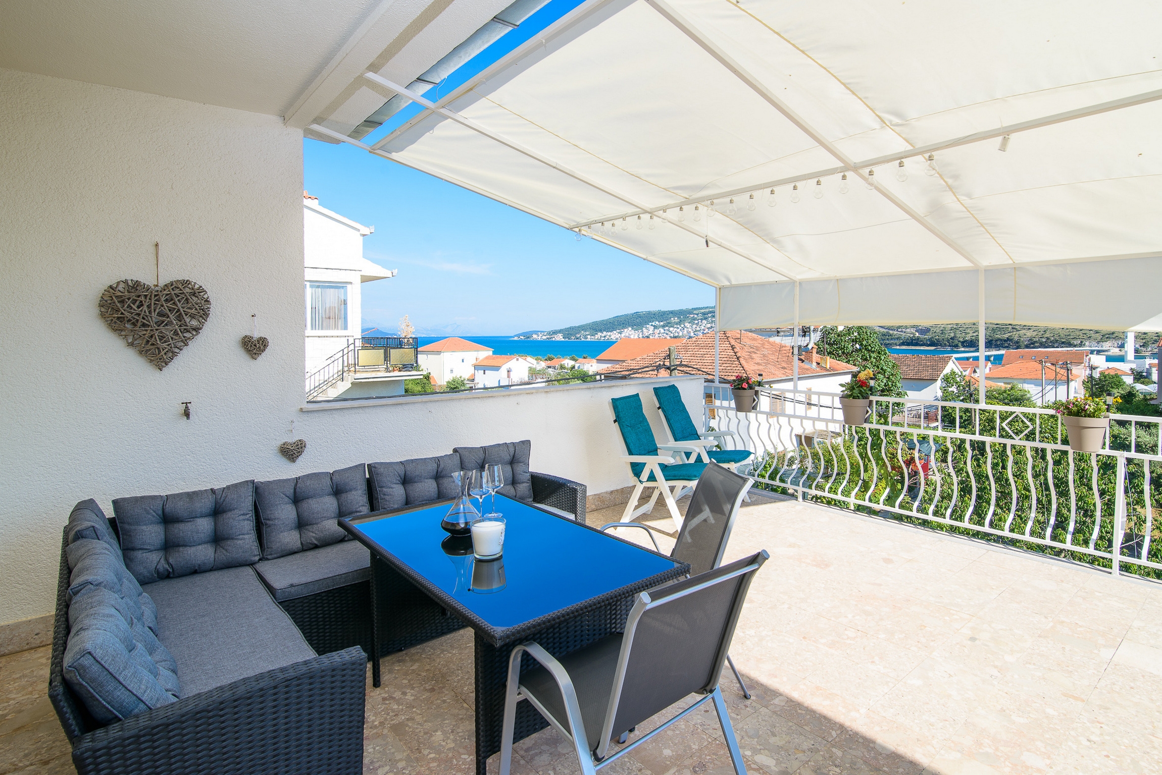 Two bedroom apartment with terrace and sea view Trogir (A-22655-a) Two bedroom apartment with terrace and sea view Trogir (A-22655-a)