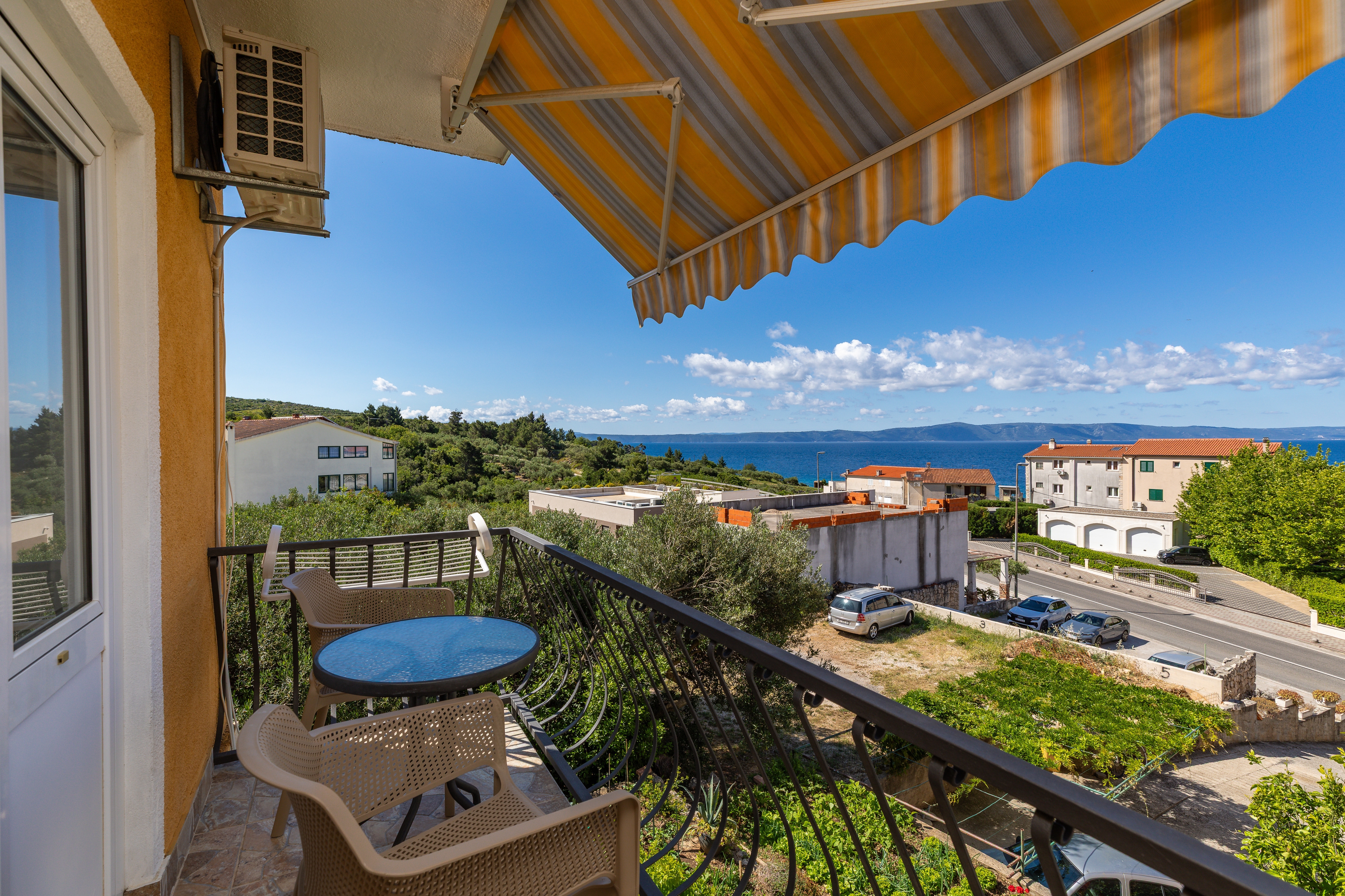 Two bedroom apartment with terrace and sea view Tučepi, Makarska  A-a