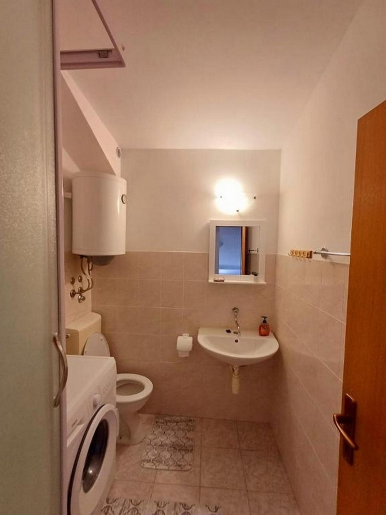 Two bedroom apartment with terrace and sea view Komiža, Vis  A-a