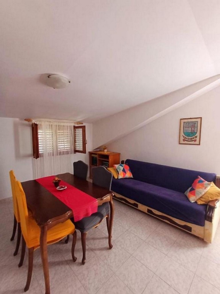 Two bedroom apartment with terrace and sea view Komiža, Vis  A-a
