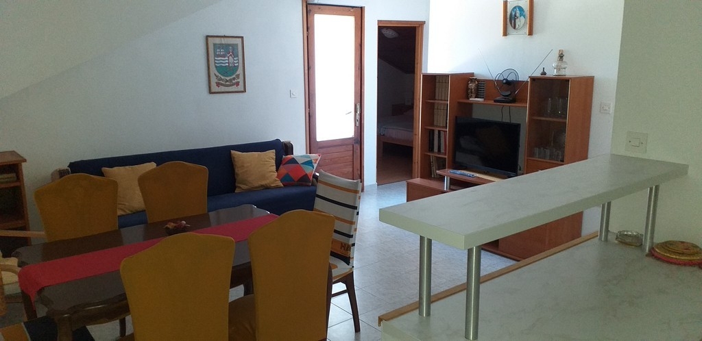 Two bedroom apartment with terrace and sea view Komiža, Vis  A-a