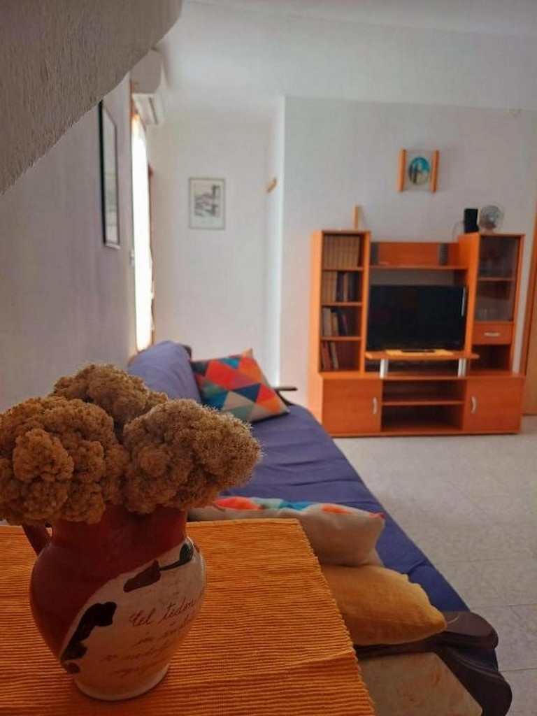 Two bedroom apartment with terrace and sea view Komiža, Vis  A-a