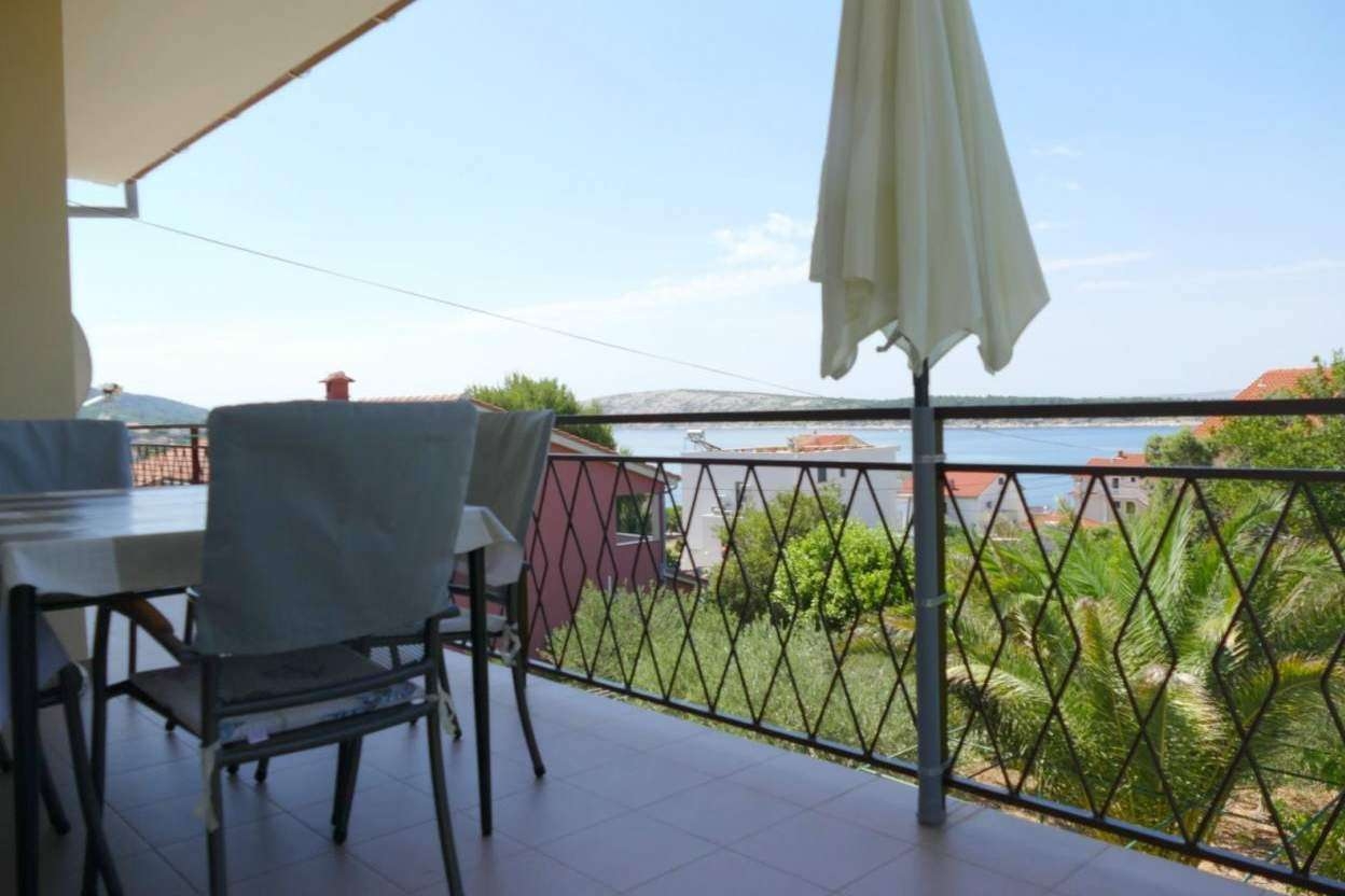 Two bedroom apartment with balcony and sea view Barbat (Rab) (A-22660-a)