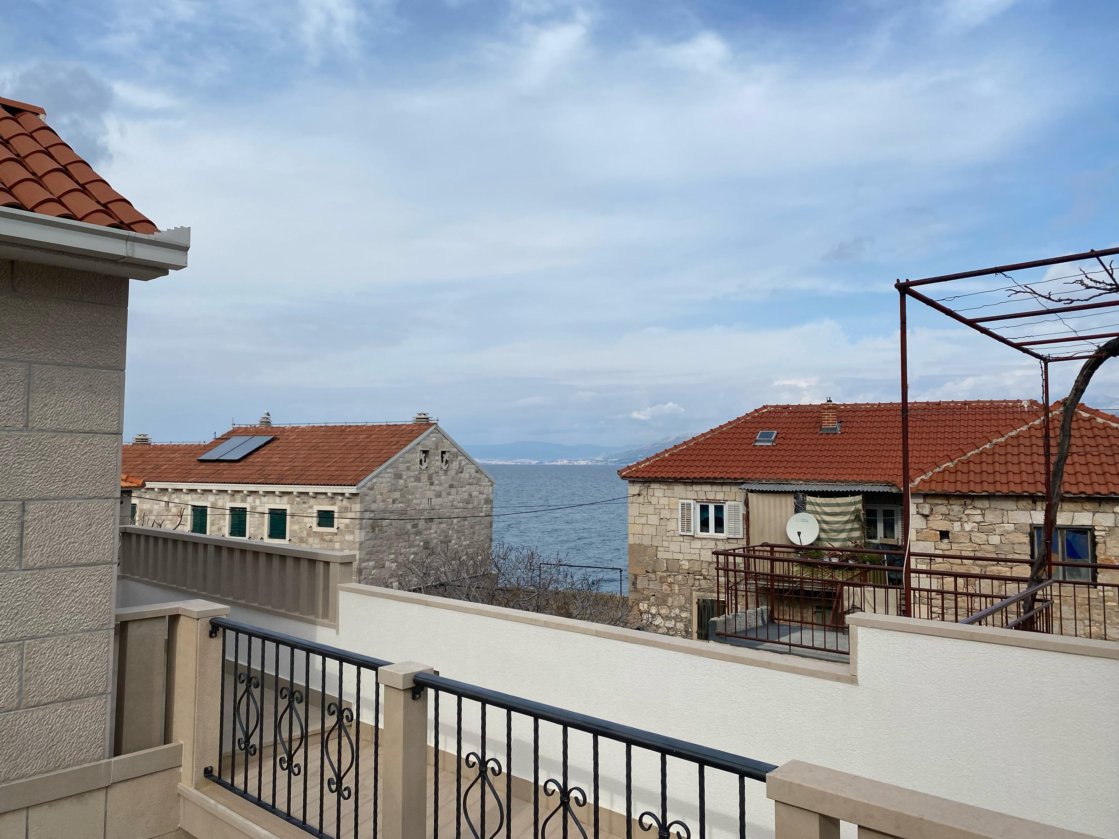 Two bedroom house with terrace and sea view Postira, Brač  K