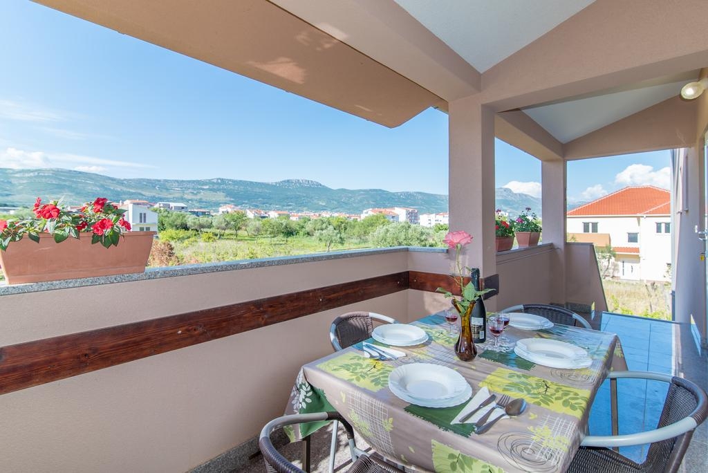 Two bedroom apartment with terrace Kaštel Štafilić, Kaštela (A-22665-a)