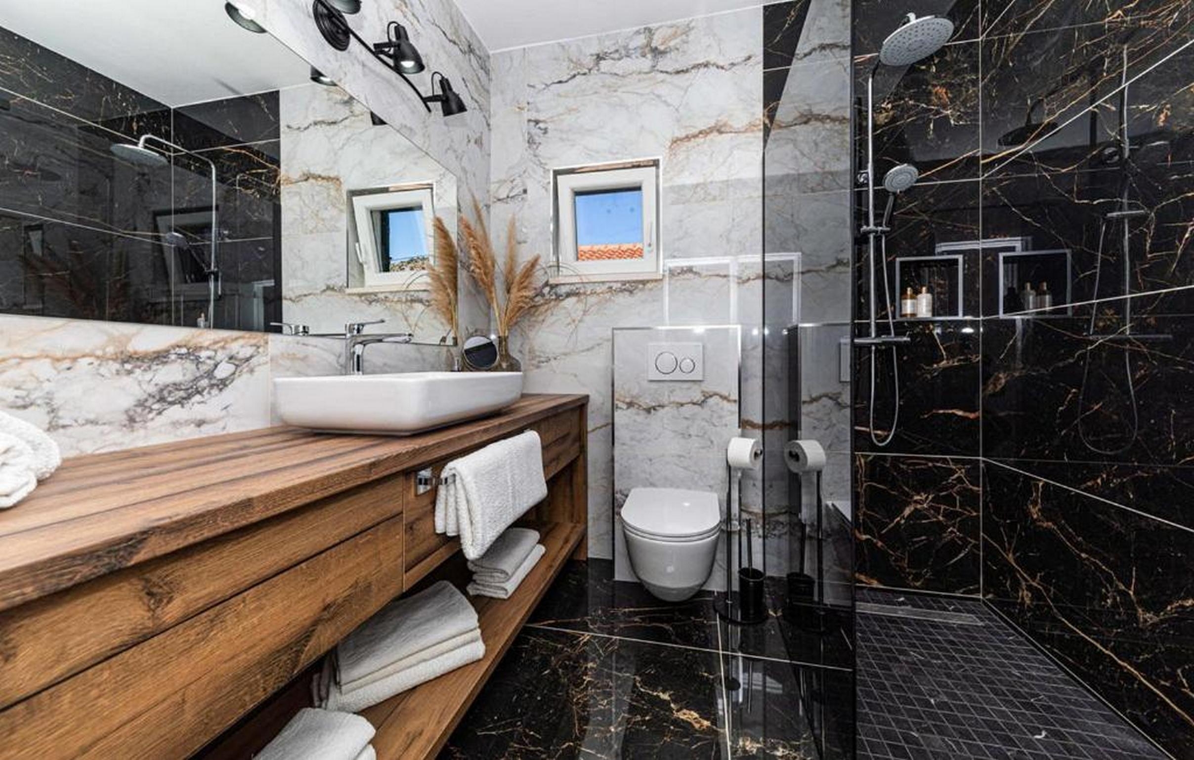 Comfortable and spacious house with terrace Vrsine, Trogir  K