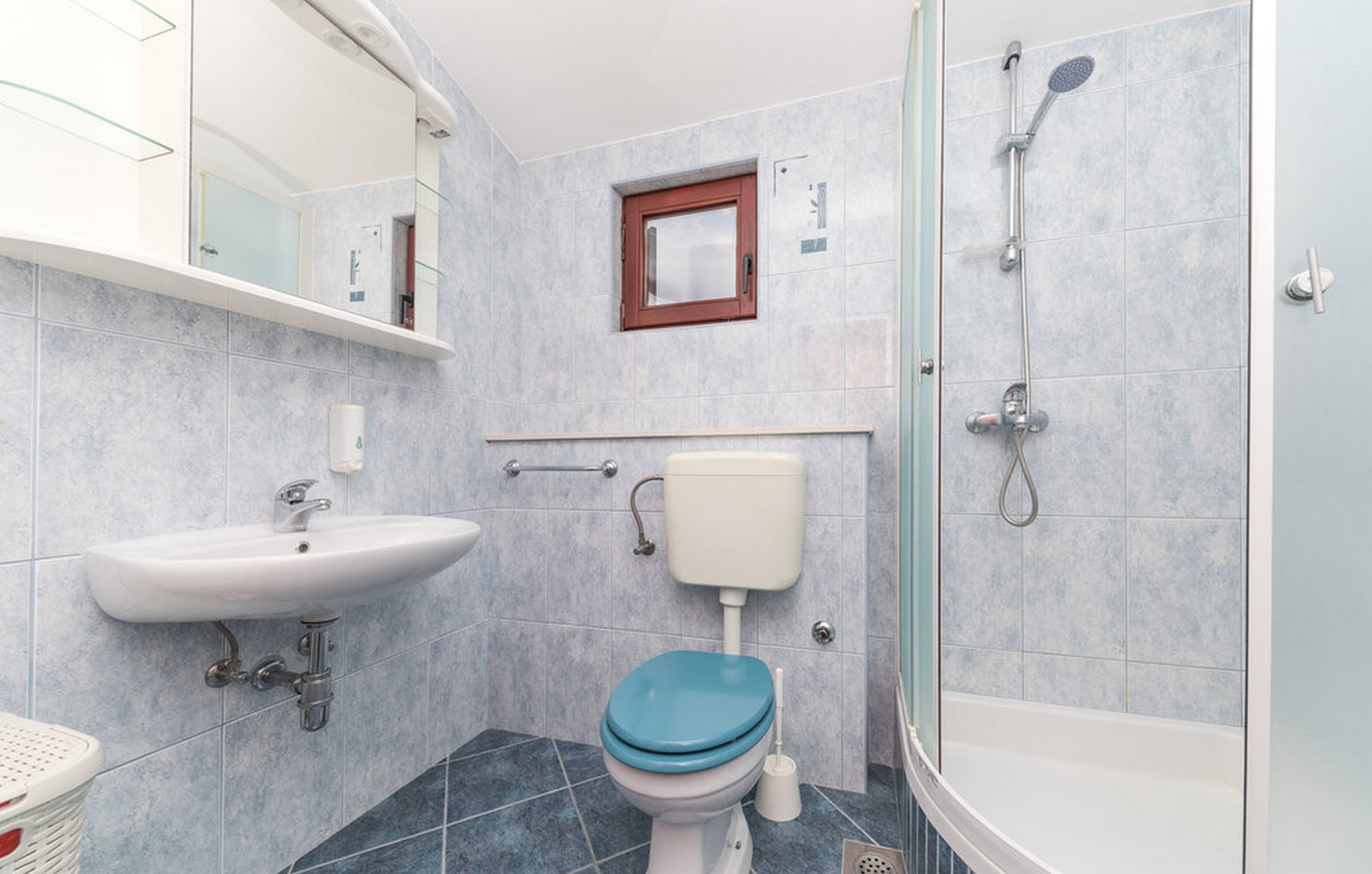 Comfortable and spacious house with terrace Vrsine, Trogir  K