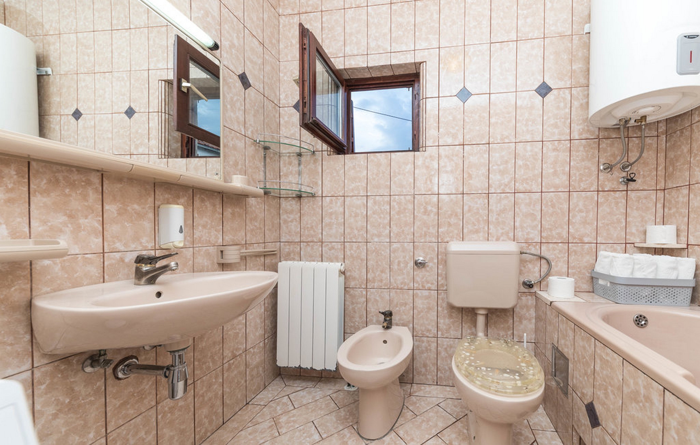Comfortable and spacious house with terrace Vrsine, Trogir  K