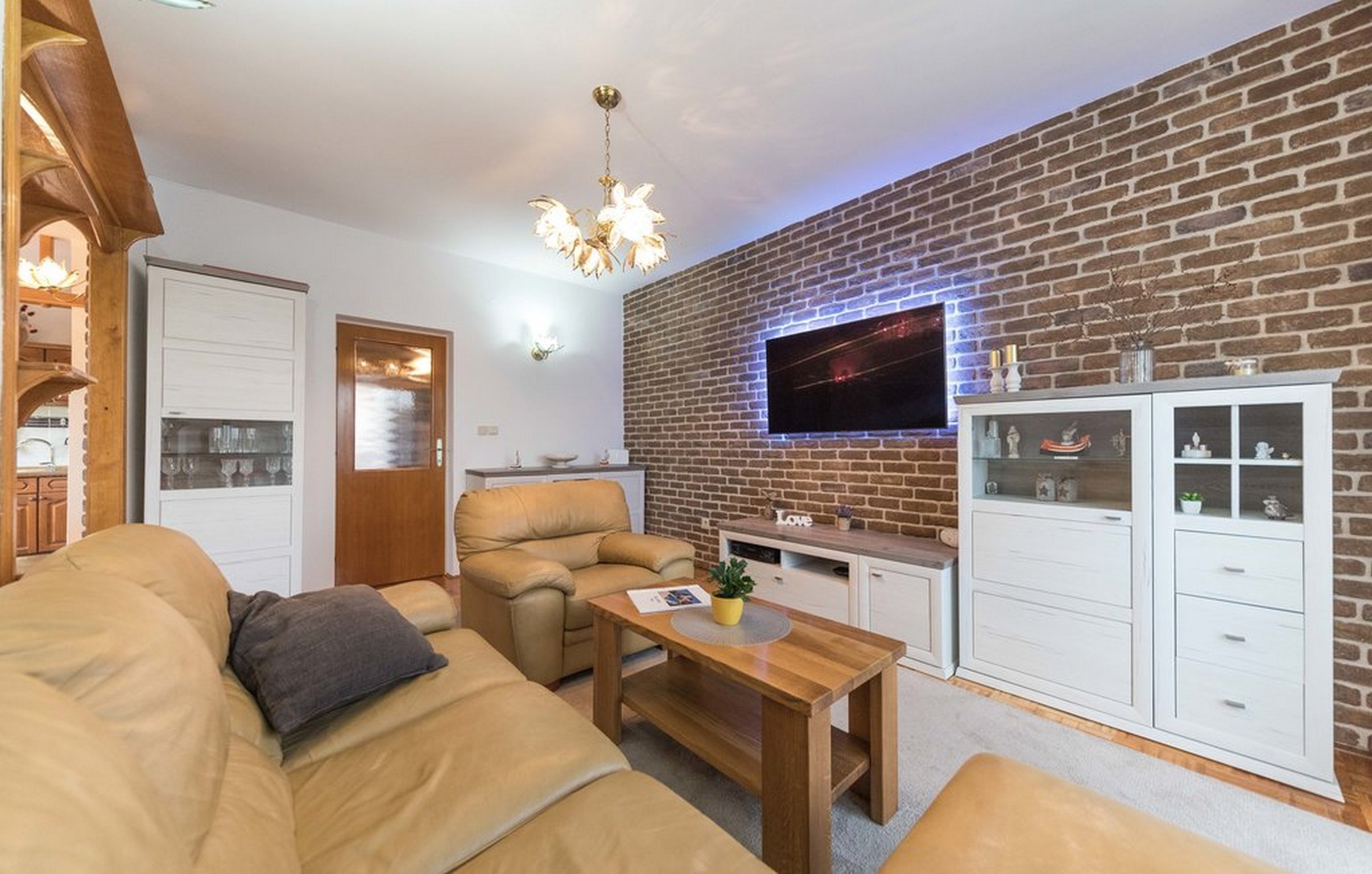 Comfortable and spacious house with terrace Vrsine, Trogir (K-22668)