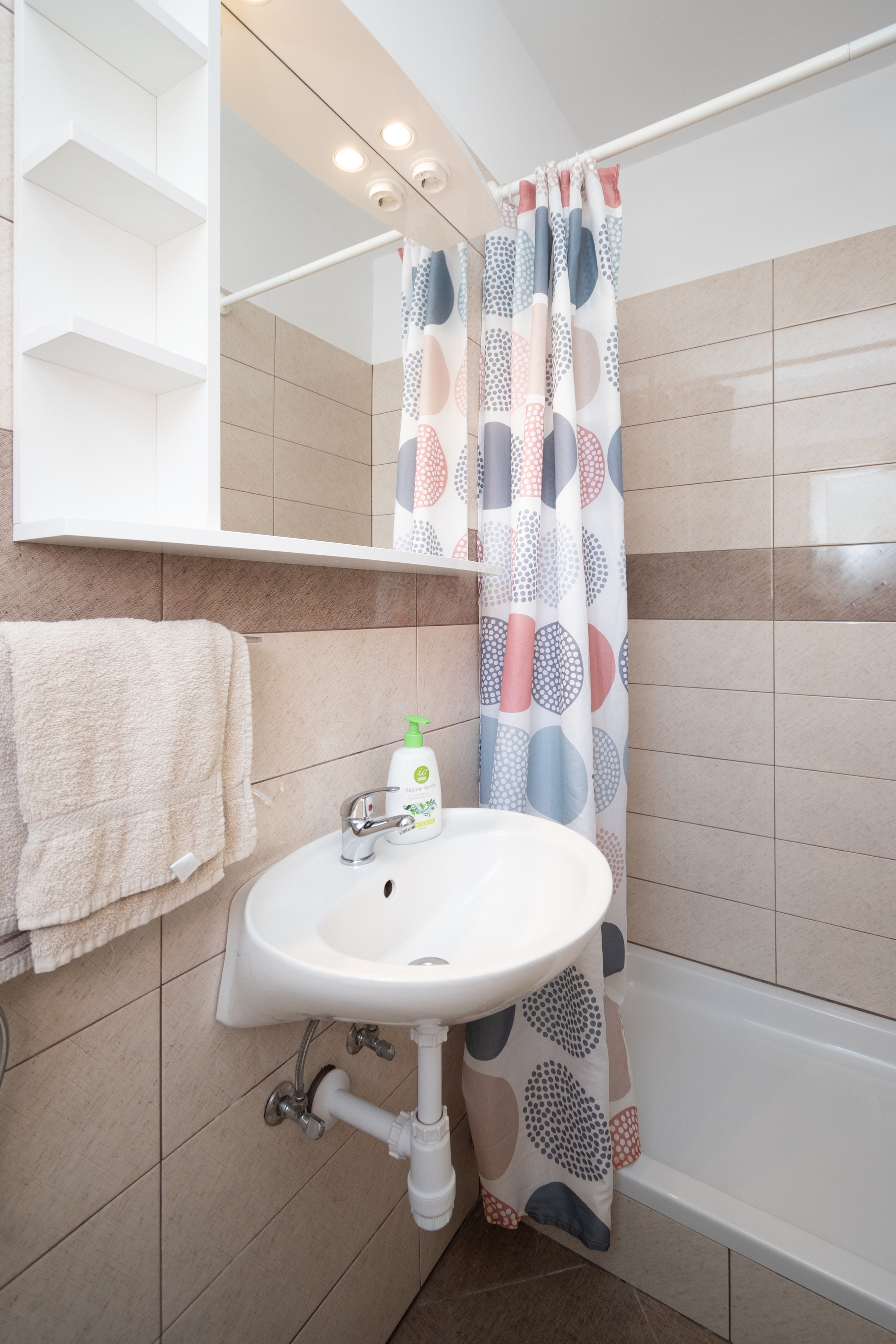 Three bedroom apartment with terrace Palit, Rab  A-a