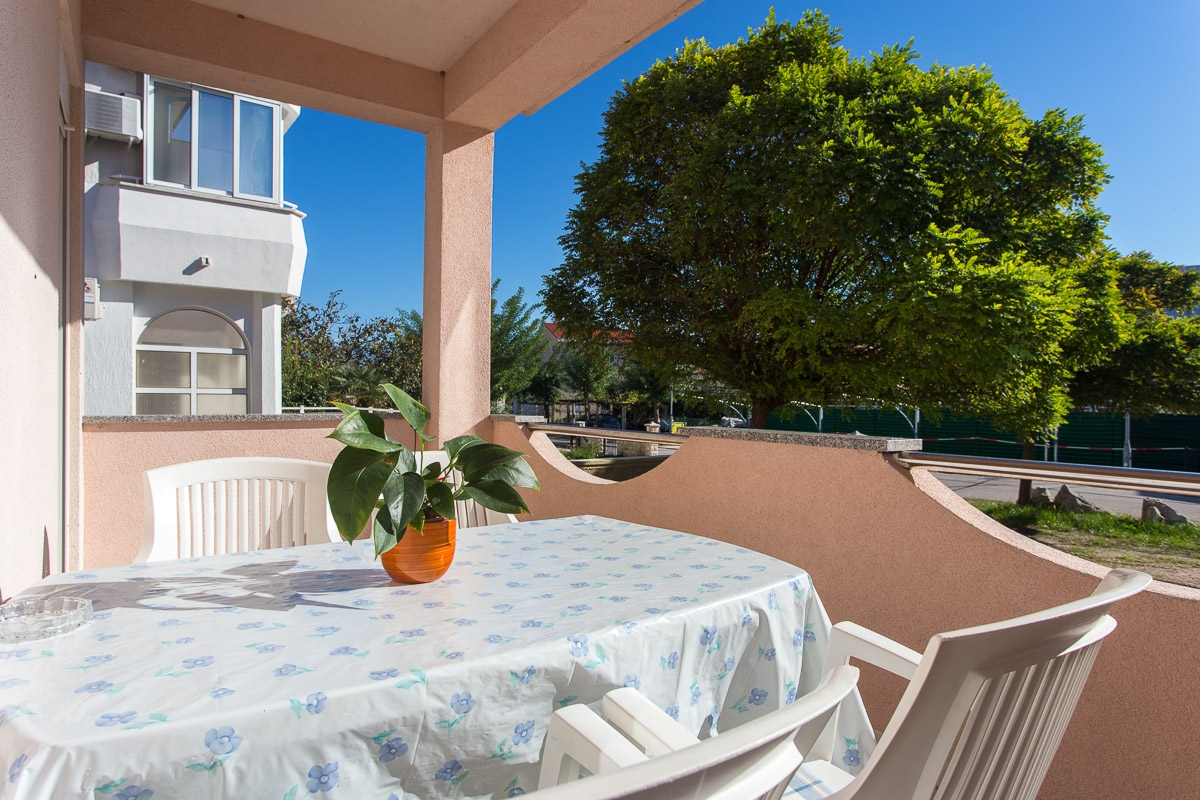 Two bedroom apartment with terrace Baška, Krk (A-22681-b) Two bedroom apartment with terrace Baška, Krk (A-22681-b)