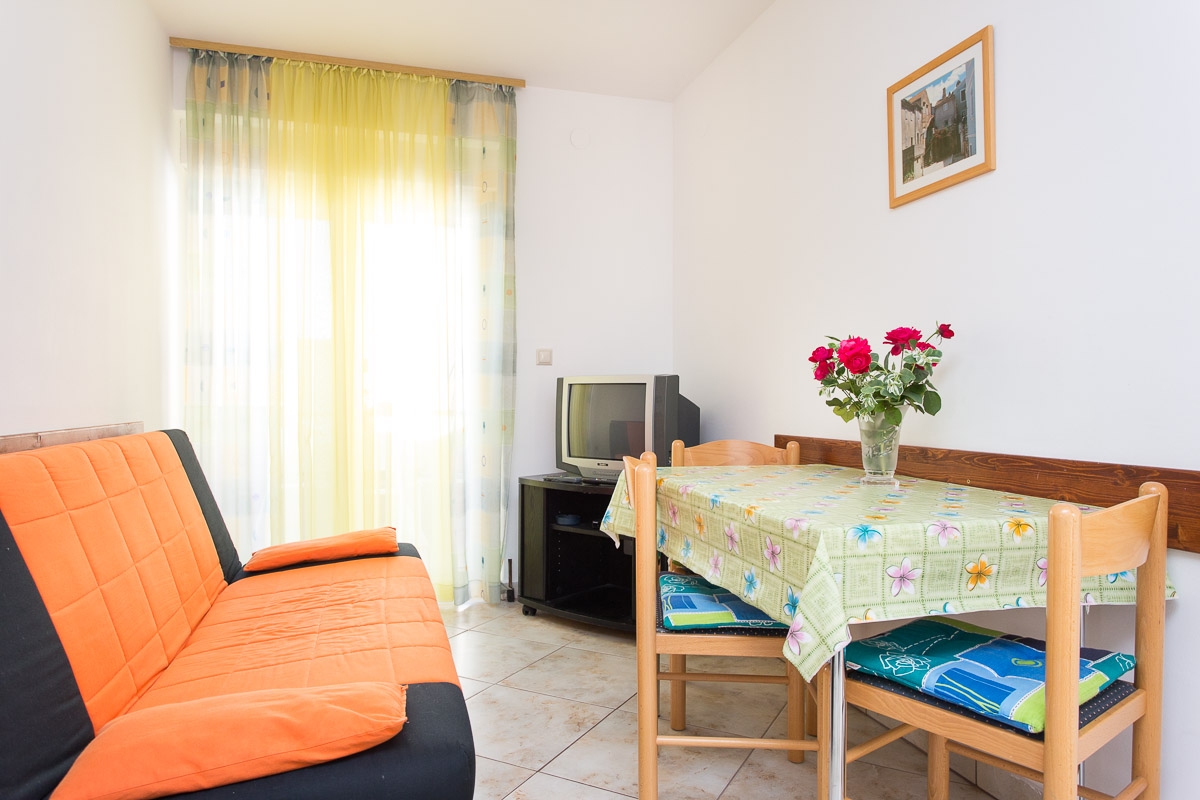 One bedroom apartment with balcony Baška, Krk (A-22681-d)