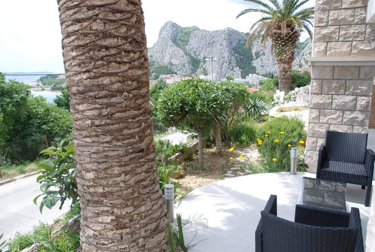 Two bedroom apartment with terrace and sea view Omiš (A-22684-a) Two bedroom apartment with terrace and sea view Omiš (A-22684-a)