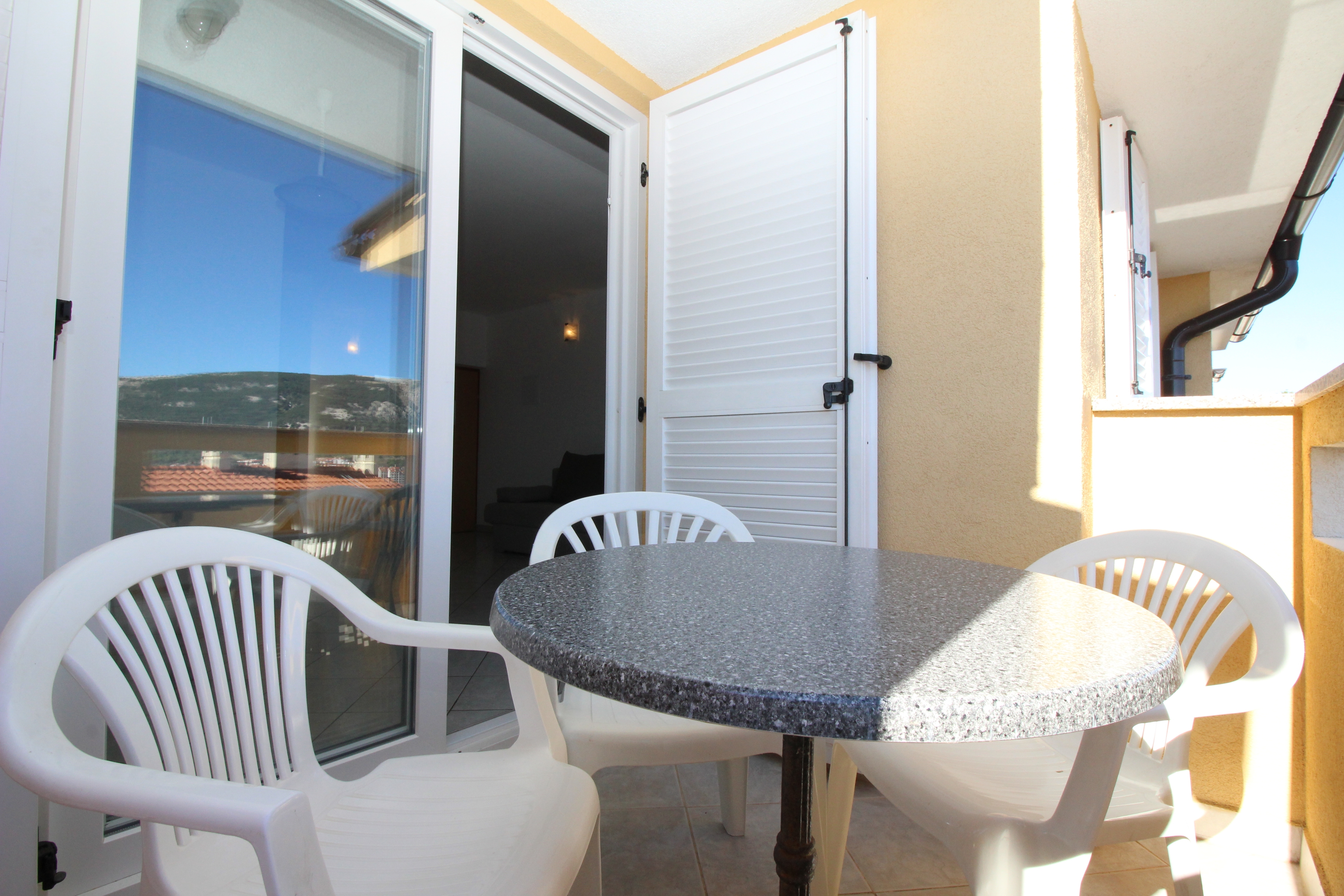 Two bedroom apartment with balcony and sea view Baška, Krk  A-f