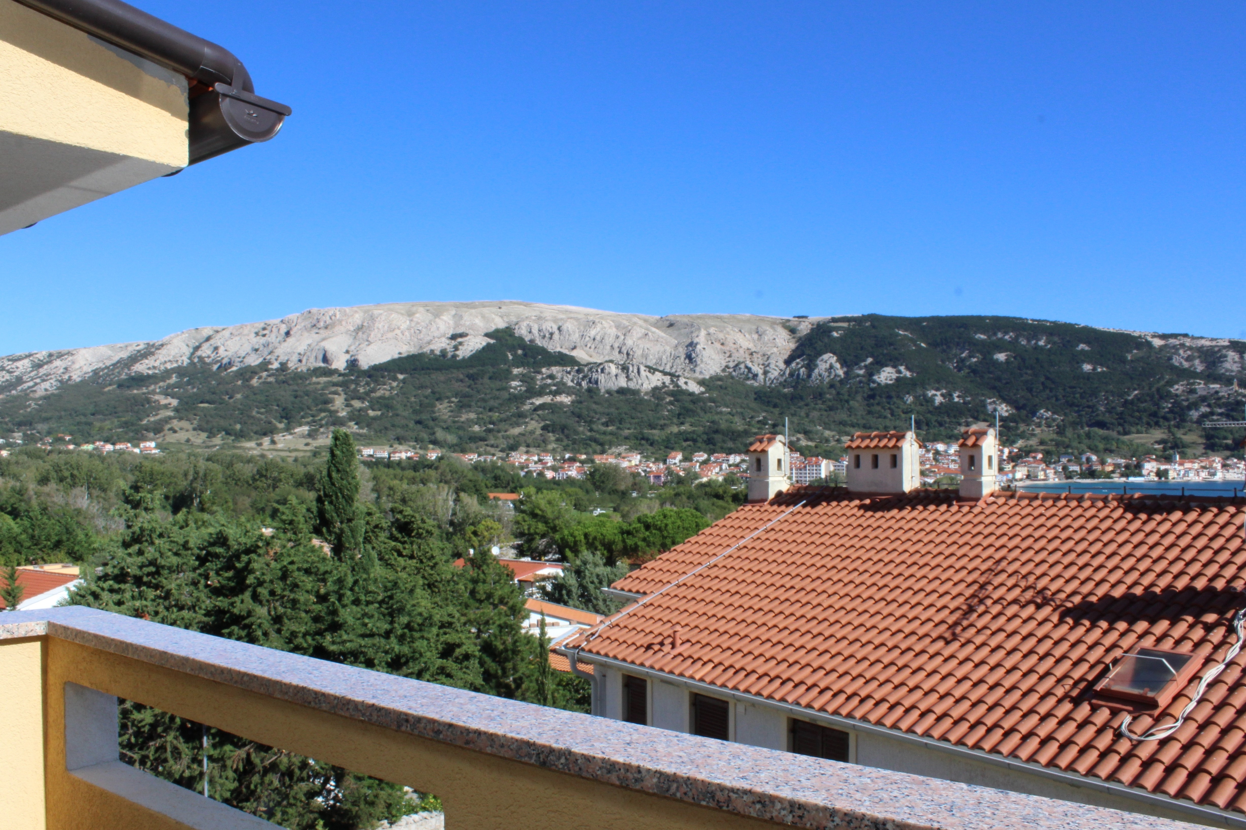 Two bedroom apartment with balcony and sea view Baška, Krk  A-f