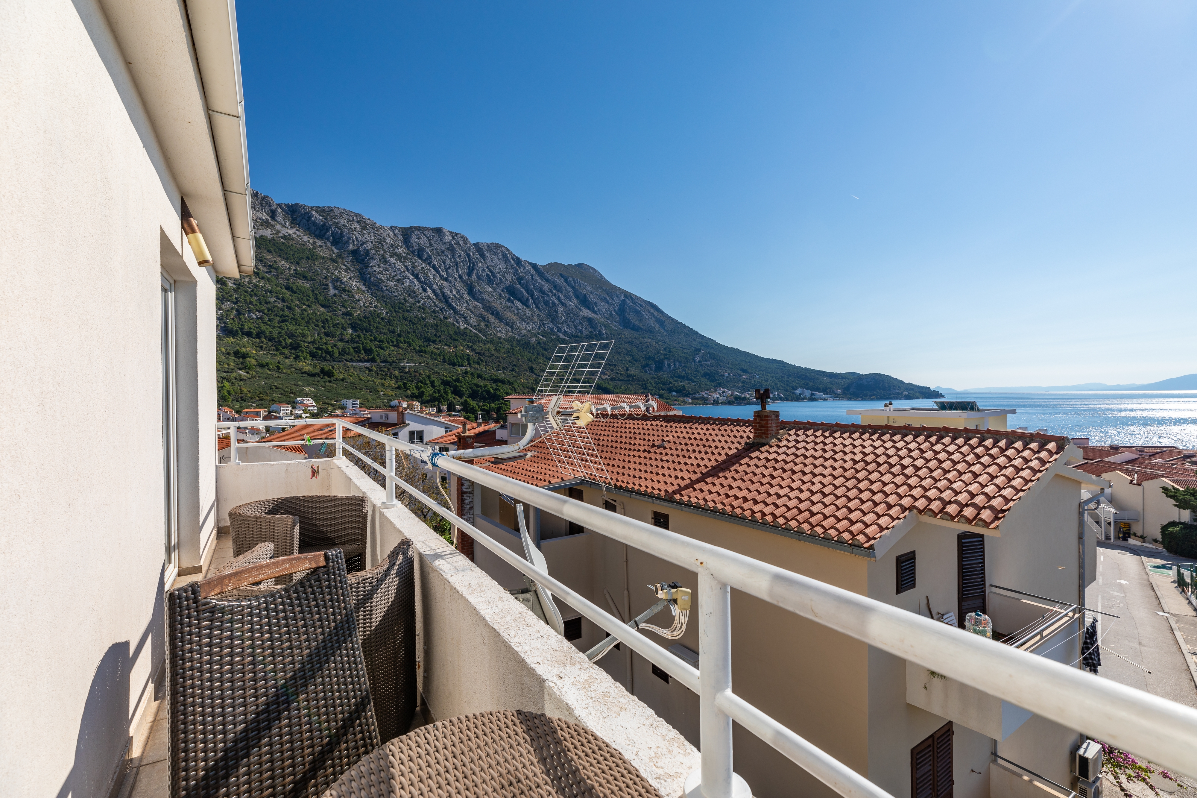 Two bedroom apartment with balcony and sea view Igrane, Makarska  A-b