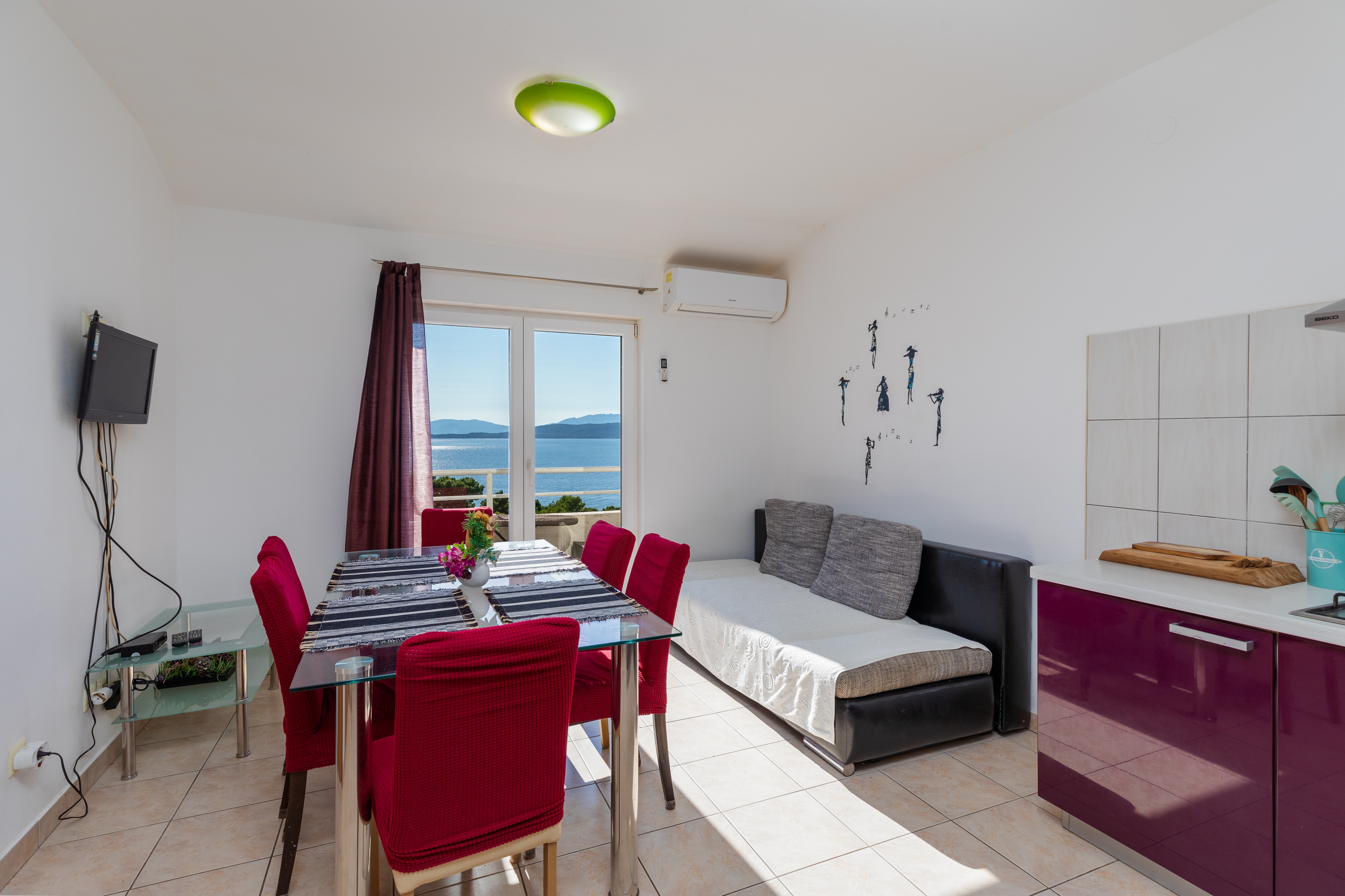 Two bedroom apartment with balcony and sea view Igrane, Makarska (A-22690-b) Two bedroom apartment with balcony and sea view Igrane, Makarska (A-22690-b)
