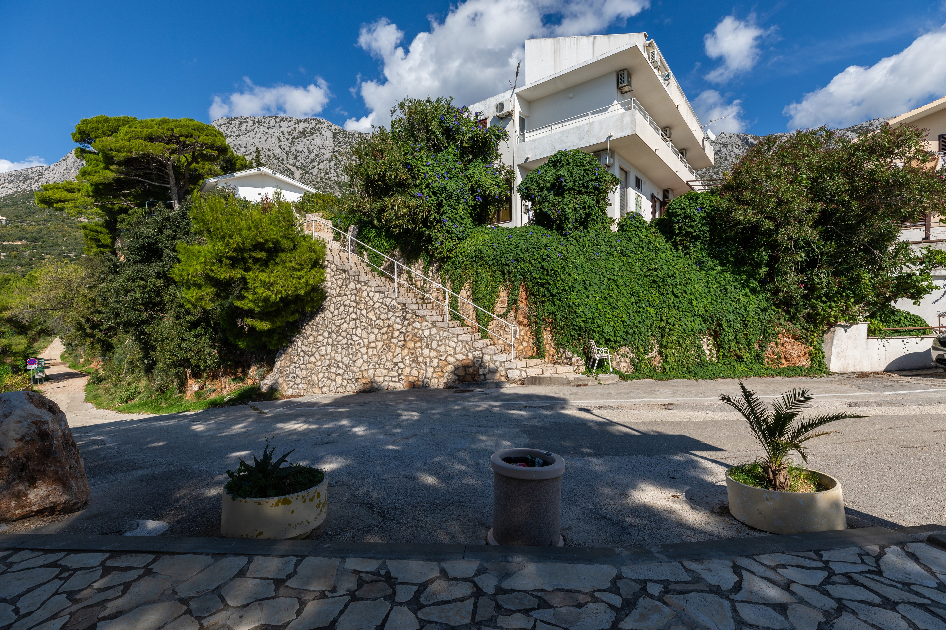 Two bedroom apartment with balcony and sea view Igrane, Makarska (A-22690-b) Two bedroom apartment with balcony and sea view Igrane, Makarska (A-22690-b)