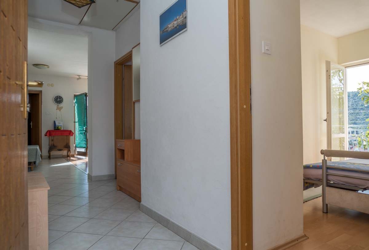 Four bedroom apartment with terrace and sea view Marina, Trogir  A-b