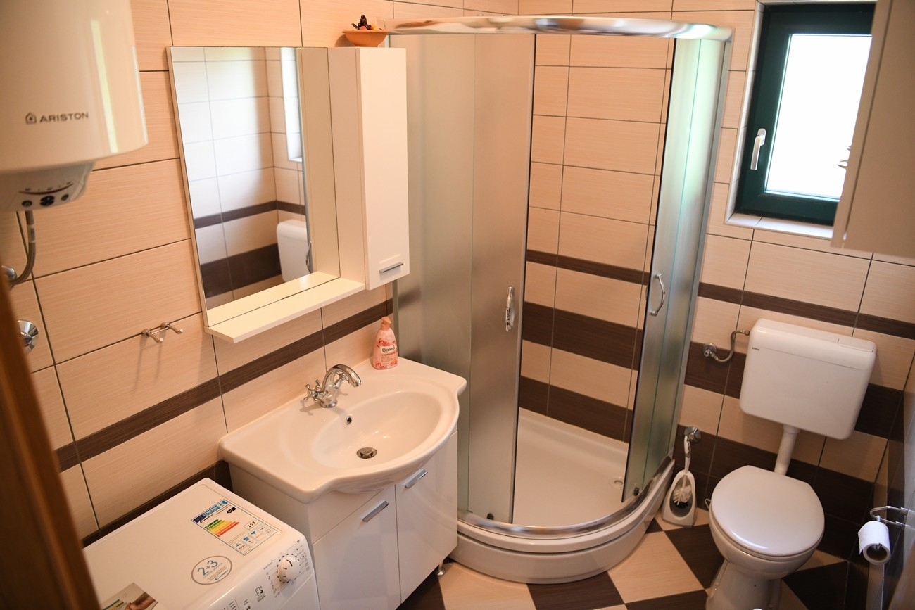 Two bedroom apartment with terrace and sea view Bošana, Pag  A-c